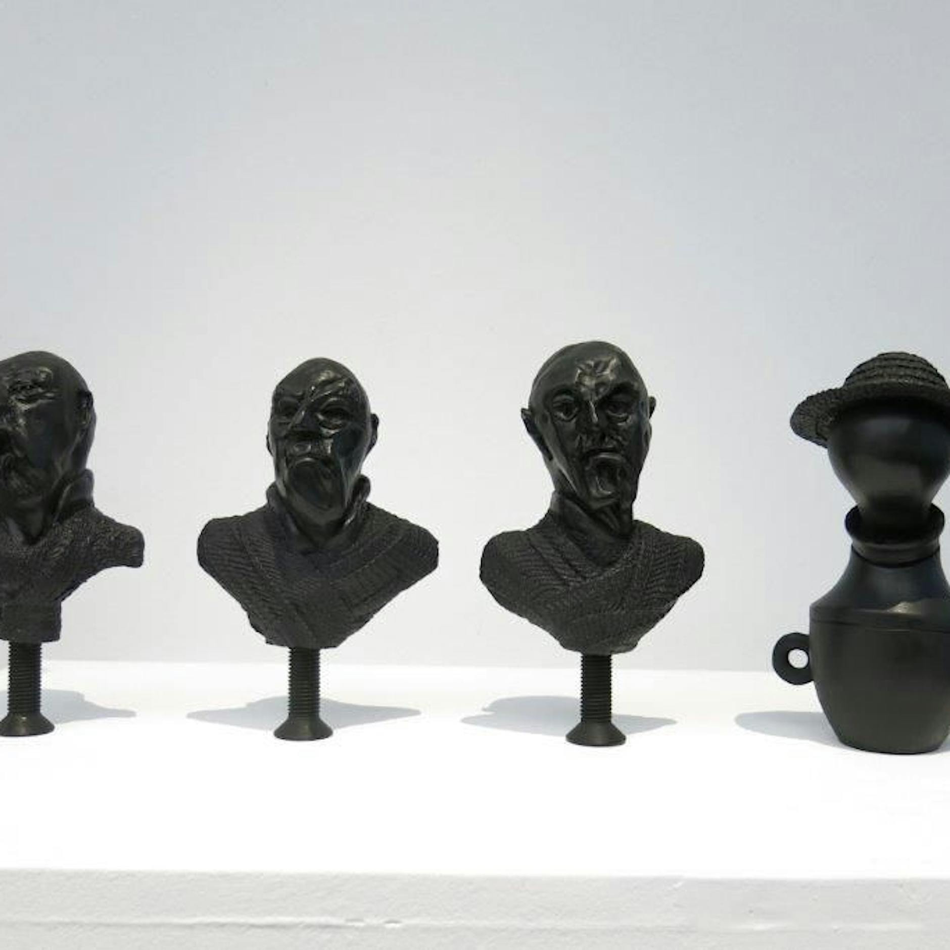 Nach Diebstahl: Berliner Polizei sucht Louis-Vuitton-Handtasche und Bronzestatuen