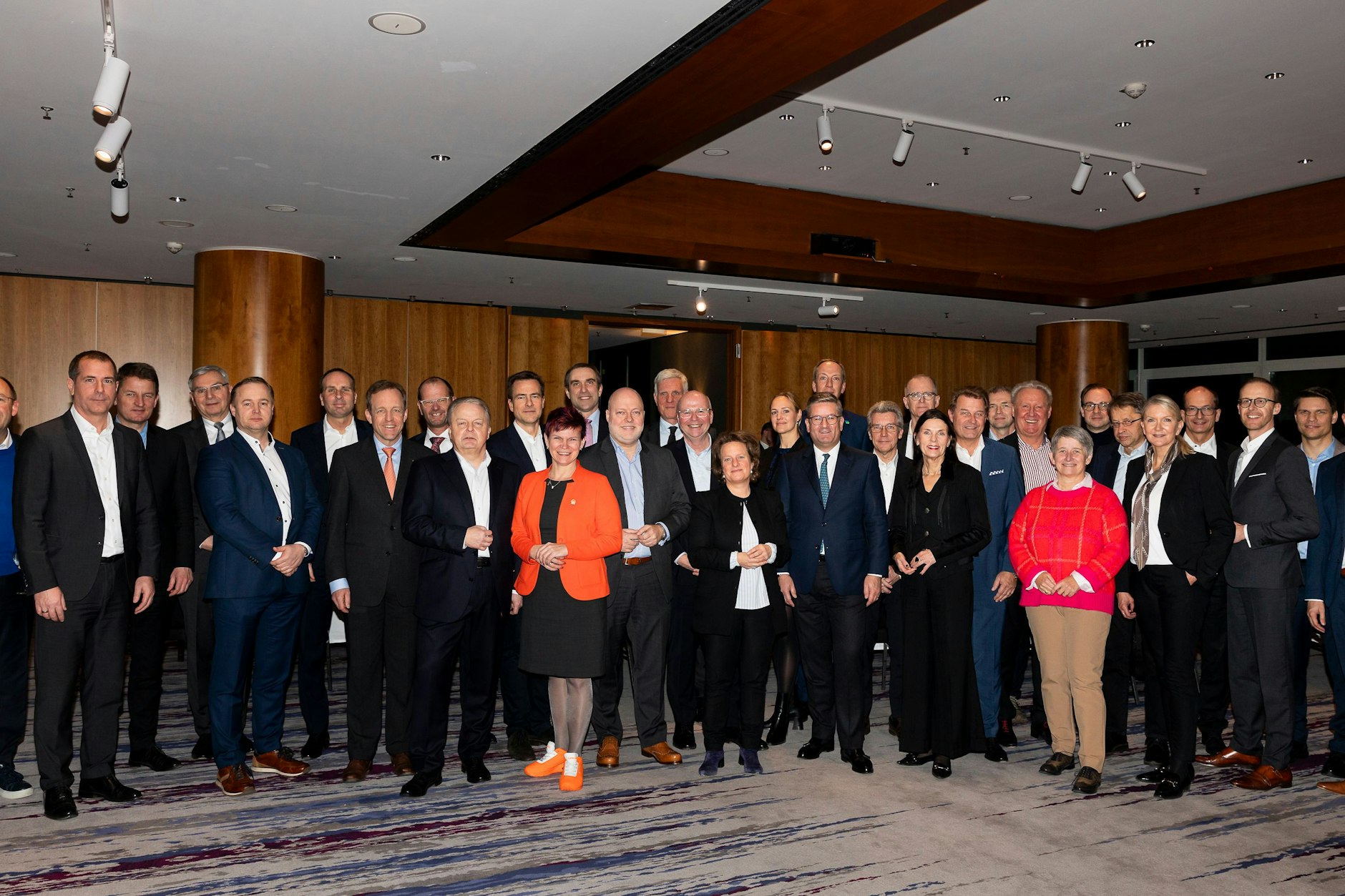 In einer gemeinsamen Erklärung haben etwa 40 der im VBKI-Forum CEOs for Berlin engagierten Führungskräfte der Metropolregion Berlin-Brandenburg gegen Rechtsextremismus Stellung bezogen.