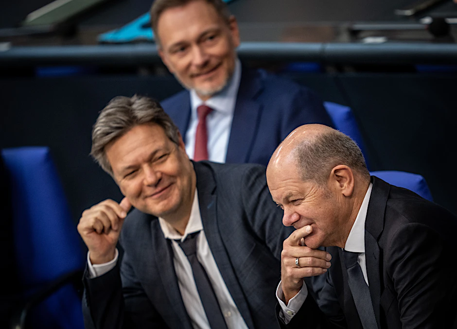 Robert Habeck (l.) und Olaf Scholz nehmen am 31. Januar an einer Sitzung des Deutschen Bundestags teil.