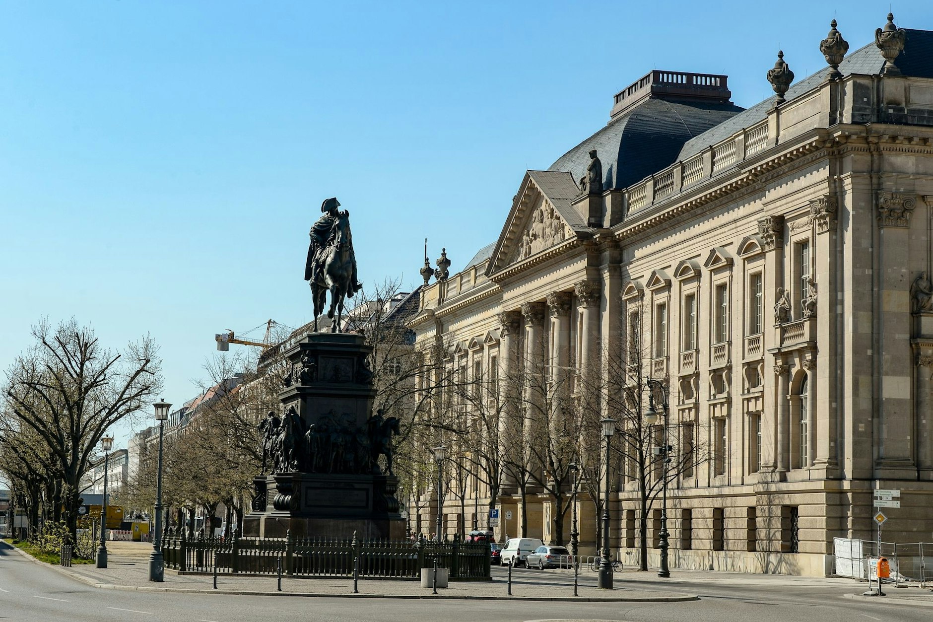 Am Standort Unter den Linden vermisst die Staatsbibliothek wertvolle russische Originalausgaben. 
