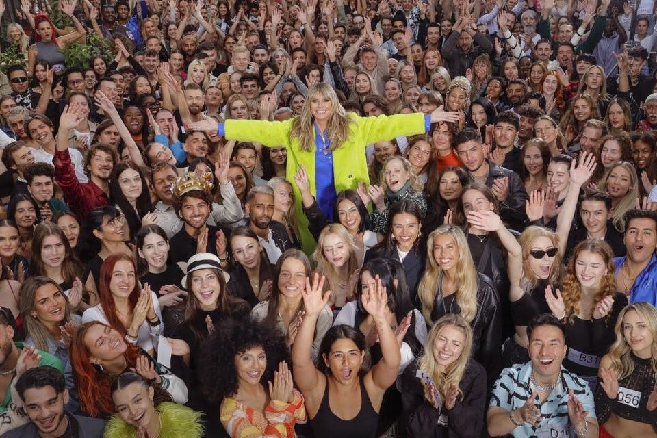 Für die neue Staffel von GNTM dürfen sich Frauen und Männer bewerben.