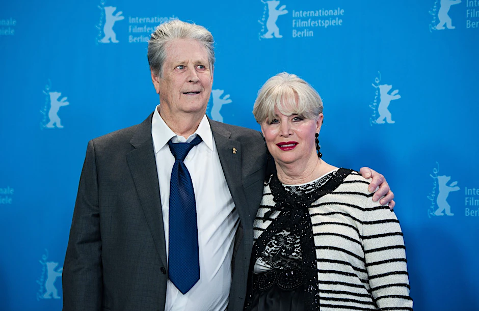 ARCHIV - US-Sänger Brian Wilson und seine Frau und Managerin Melinda Ledbetter 2015 auf der Berlinale in Berlin.  