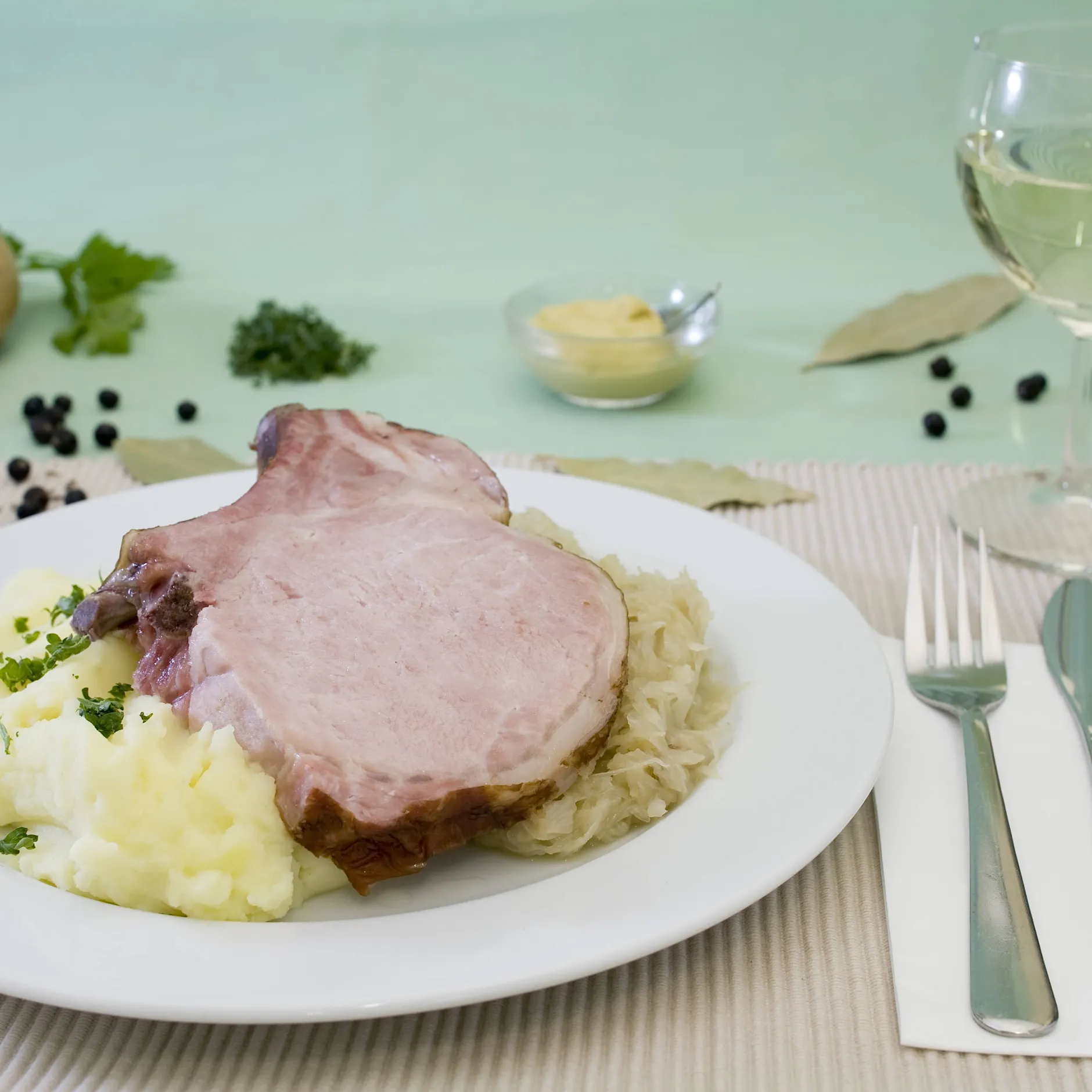 Geniales Rezept für Kasslerbraten mit Honig-Senf-Kruste – so lecker