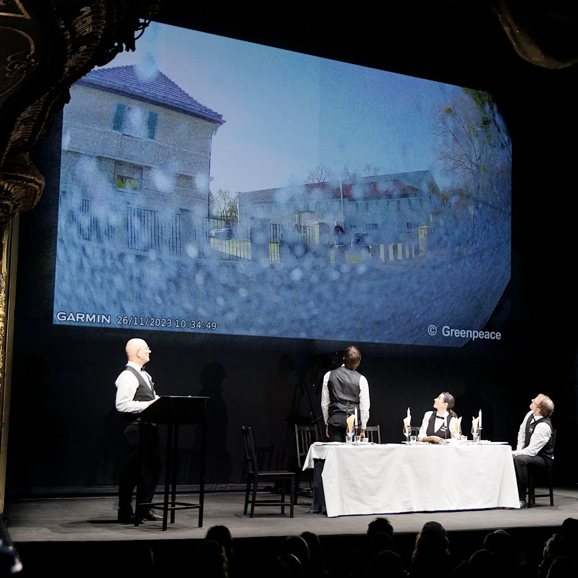 Die Methode Böhmermann: Wieso führte Correctiv die Recherche als szenische Lesung auf?