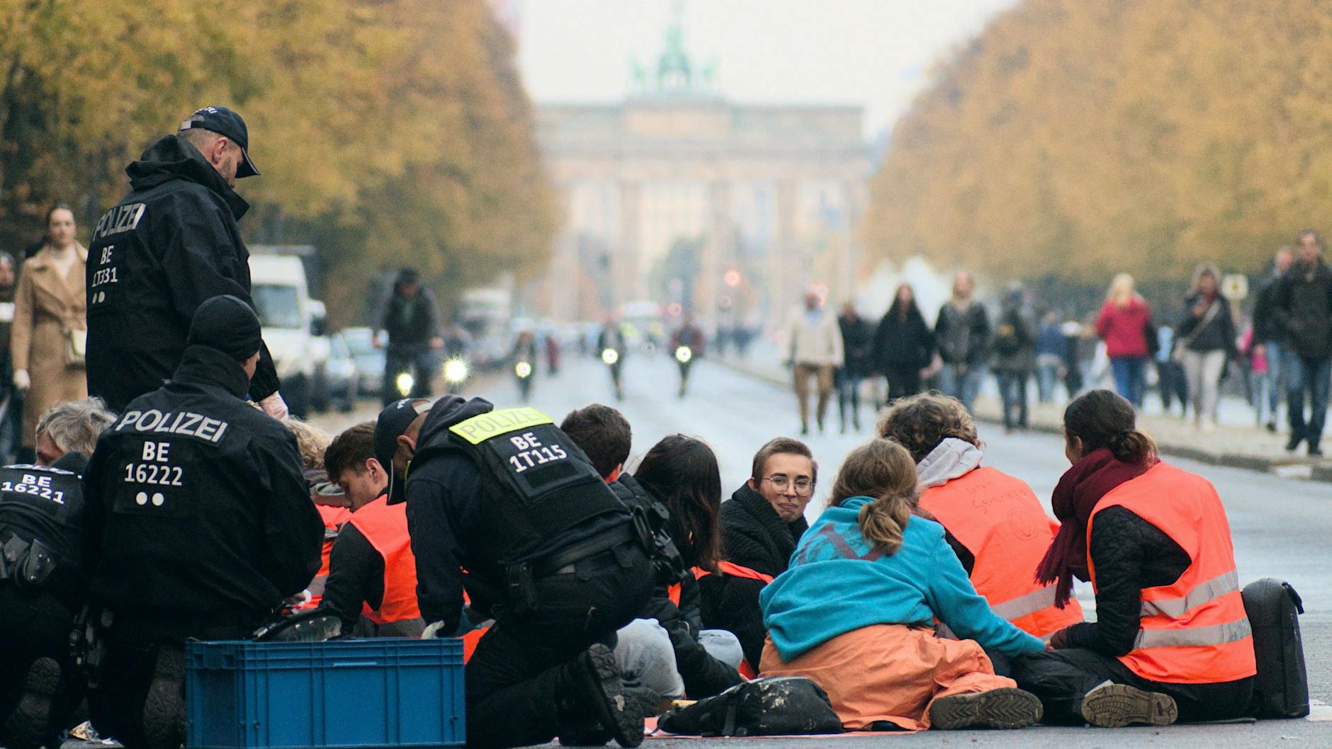 Die „Letzte Generation“ sorgte in Berlin immer wieder mit Protestaktionen für Wirbel.