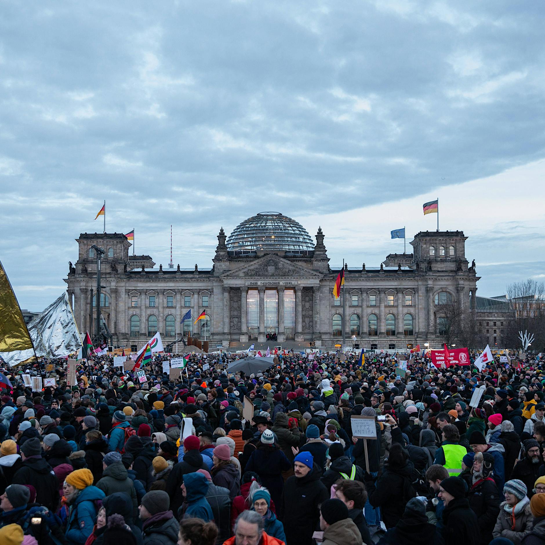 Demo gegen rechts in Berlin heute: Route und Programm von „Wir sind die Brandmauer“