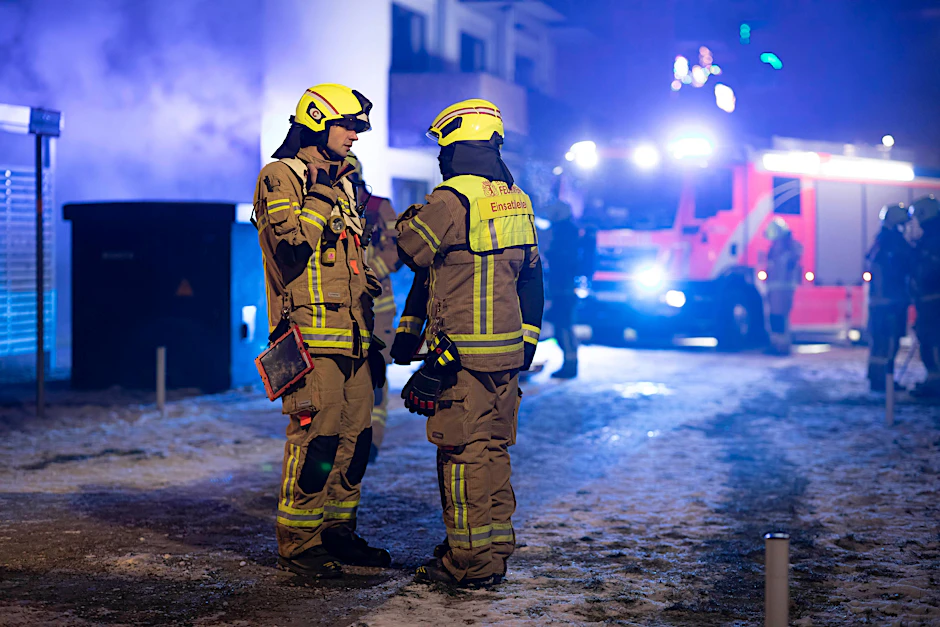 Feuerwehr und Polizei in Berlin sind Tag und Nacht im Einsatz.