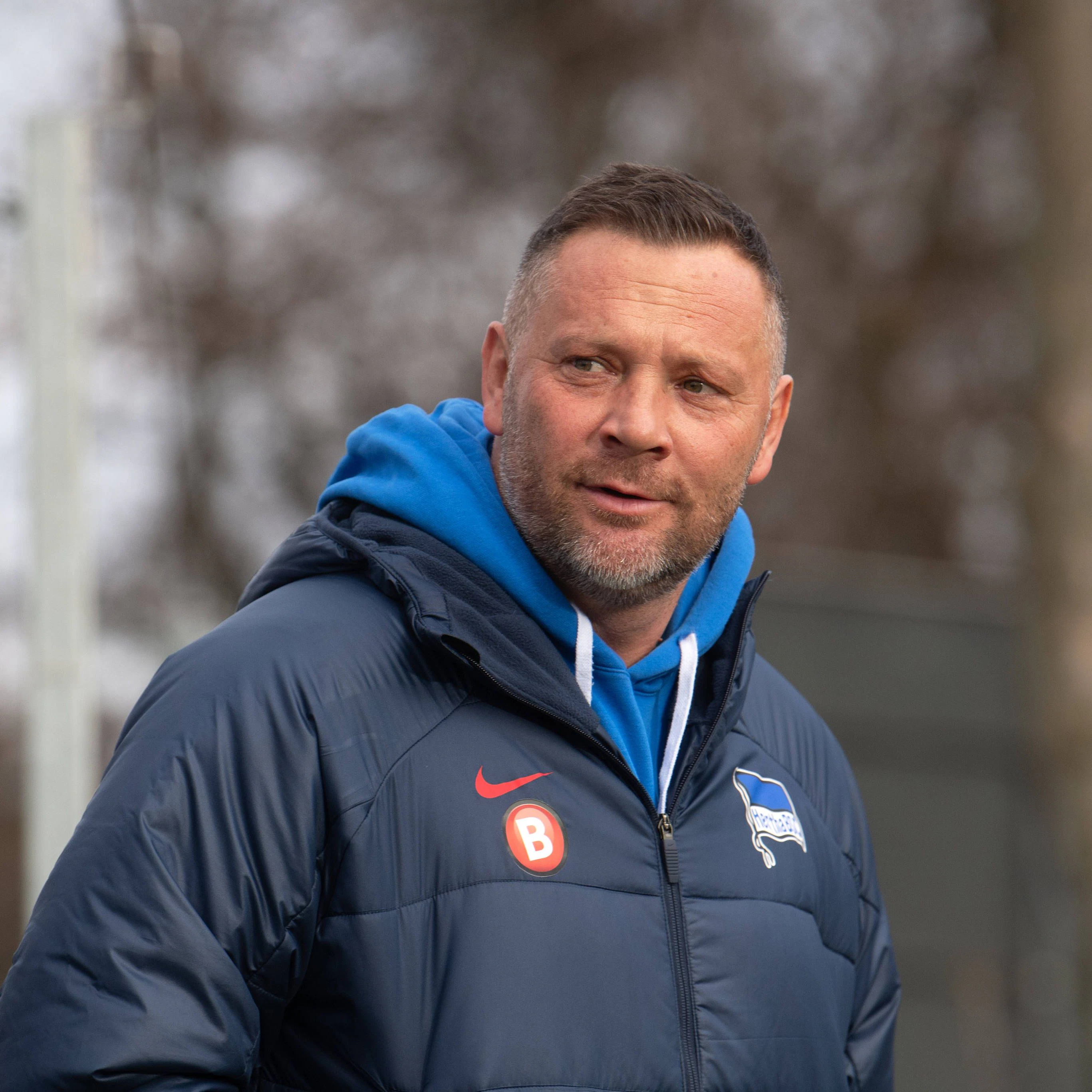 Herthas Coach Pal Dardai schaute beim Training genau hin, was Neuzugang Bradley Ibrahim schon alles kann.