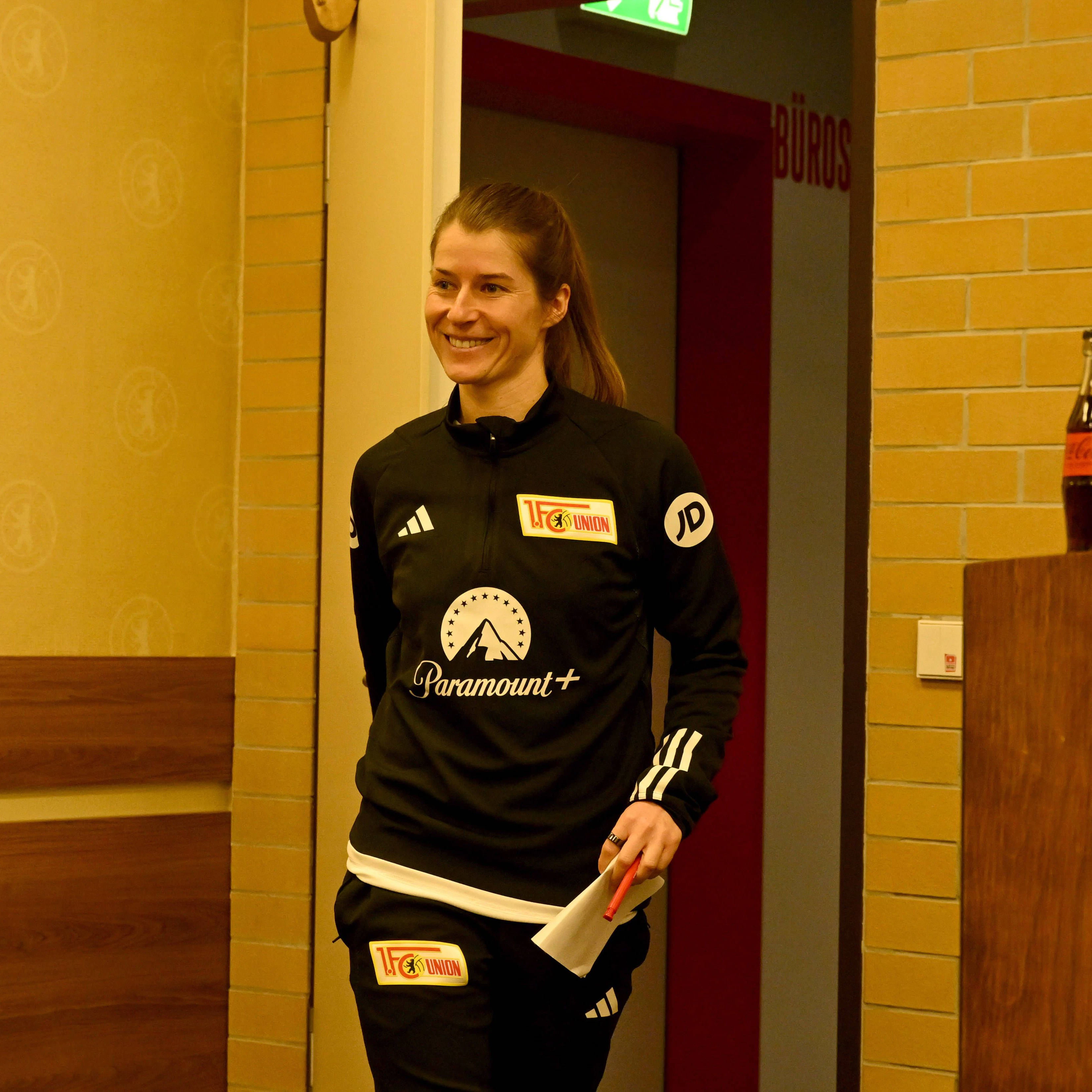 Bei Unions Co-Trainerin Marie-Louise Eta war die Laune am Freitag gut.