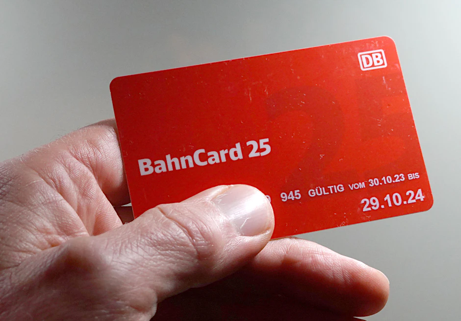 BahnCard 25: Verbraucherschützer verklagen die Bahn wegen ihrer Bahncard-Regeln.