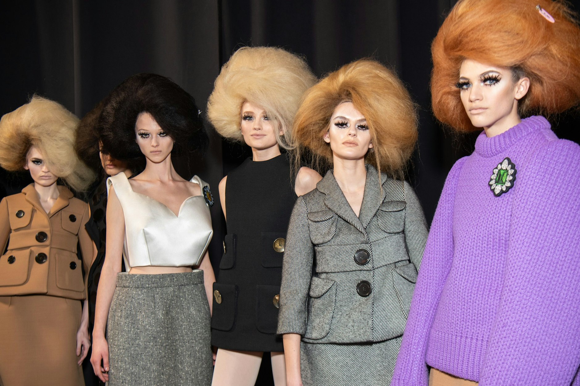 Die Mob Wife mit einem Schuss Sixties: Bye-bye praktische Frisur, jetzt wird dick aufgetragen.