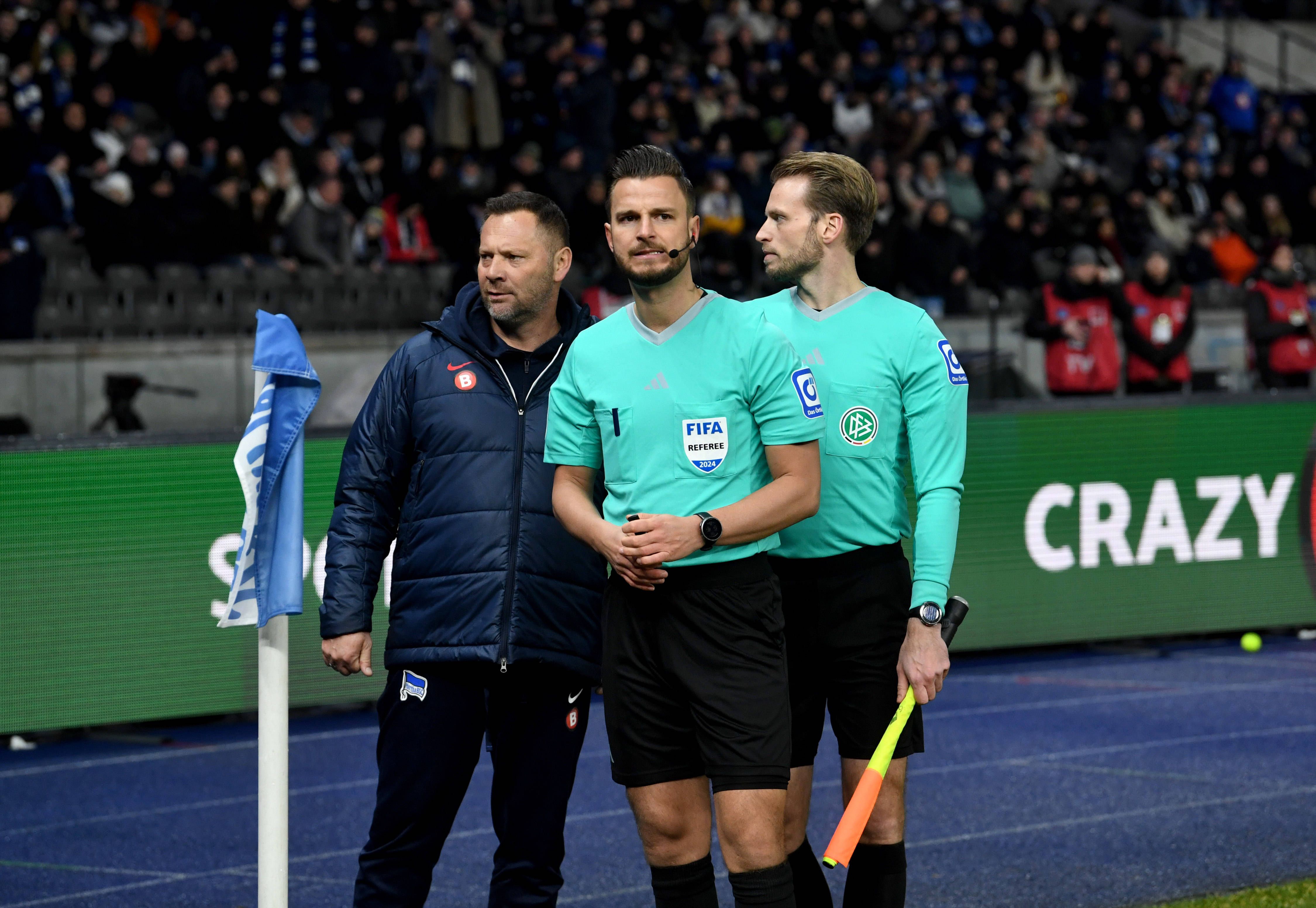 Herthas Tennisball-Skandal! Schiri Schlager: Darum gab es keinen Abbruch