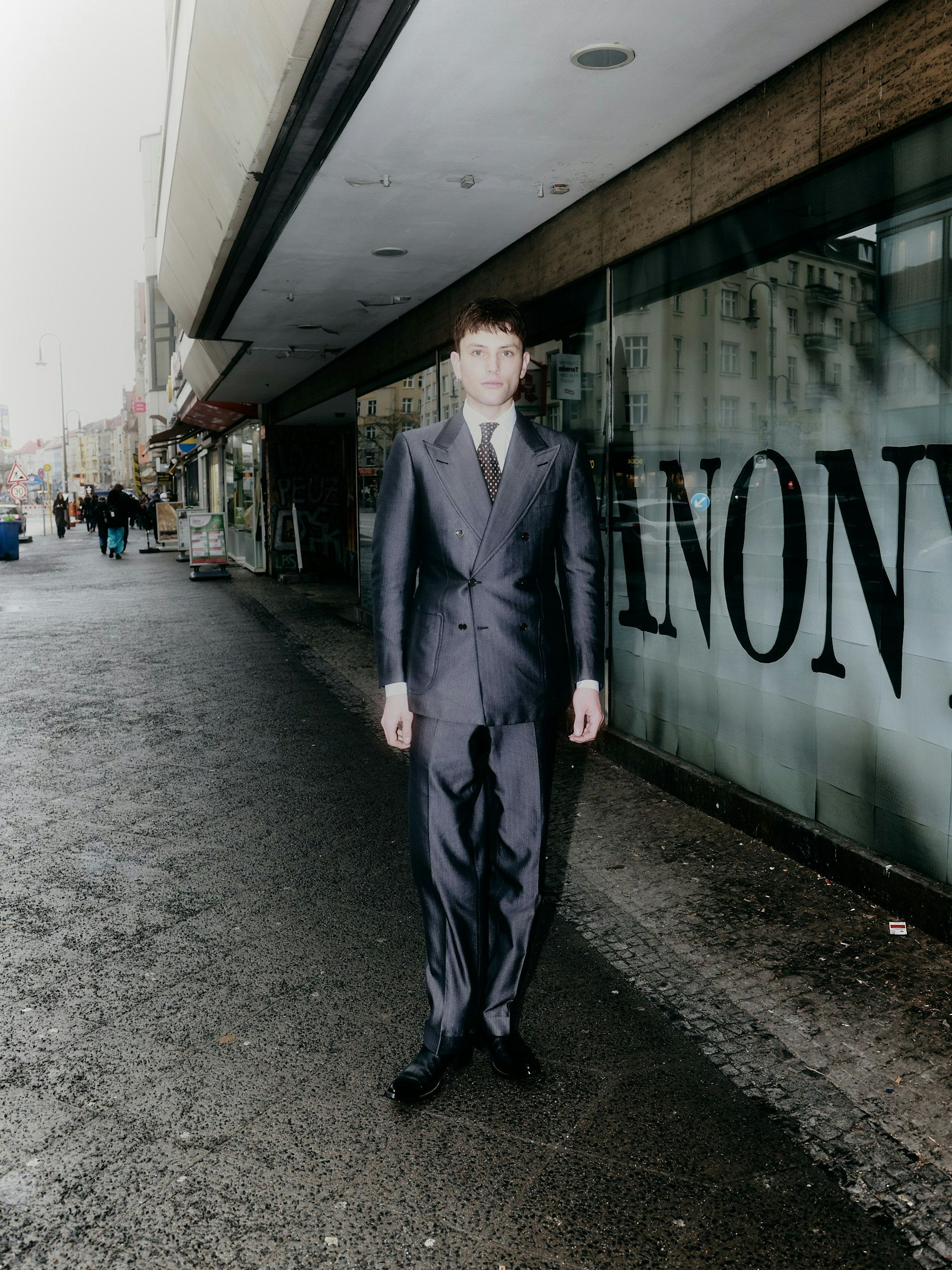 Kilian arbeitet als Moderedakteur für das Magazin „Schön“; und manchmal auch als Model.