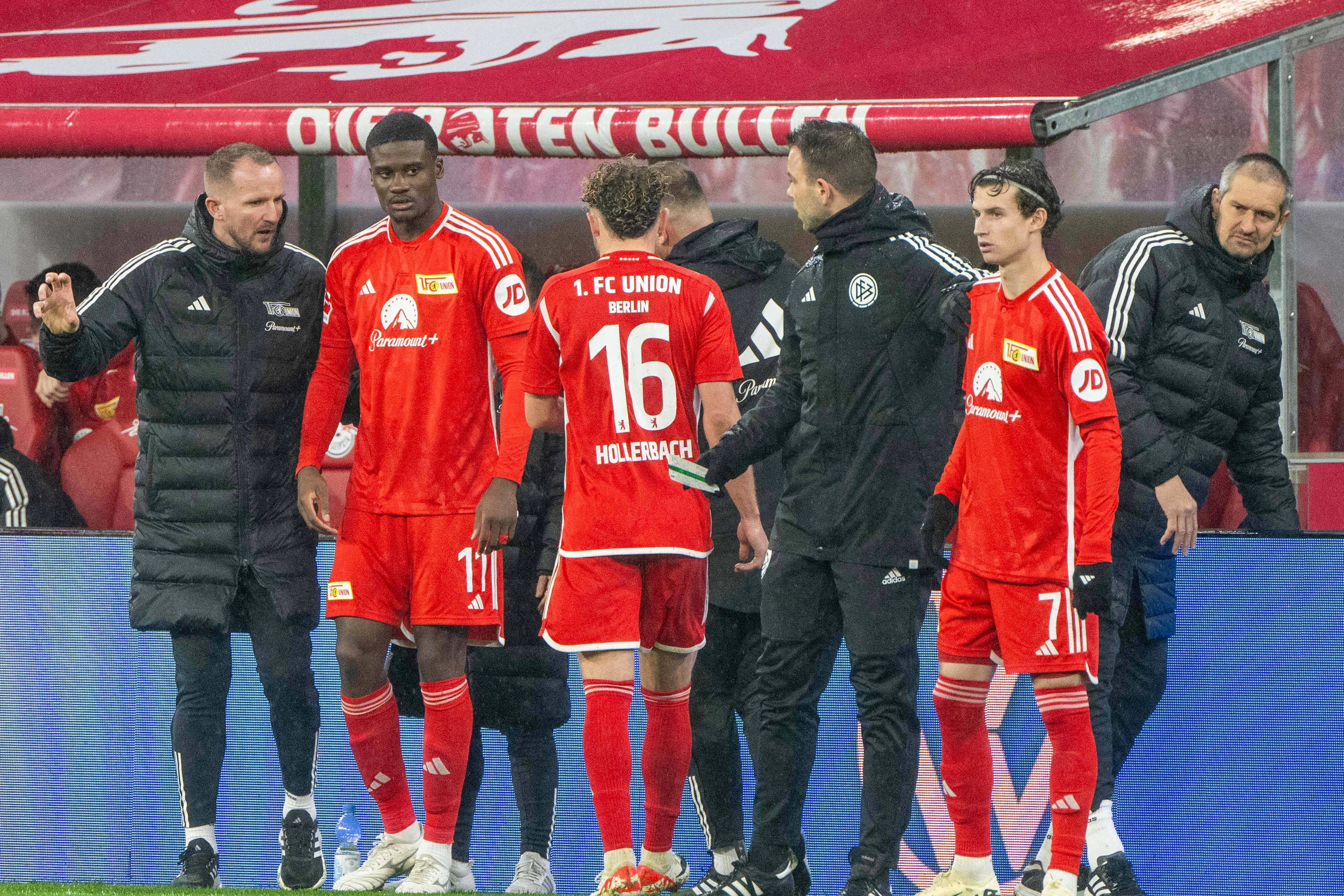 Stürmer Chris Bedia (27, l.) wurde bei RB Leipzig mal wieder erst in der Schlussphase eingewechselt.&nbsp;