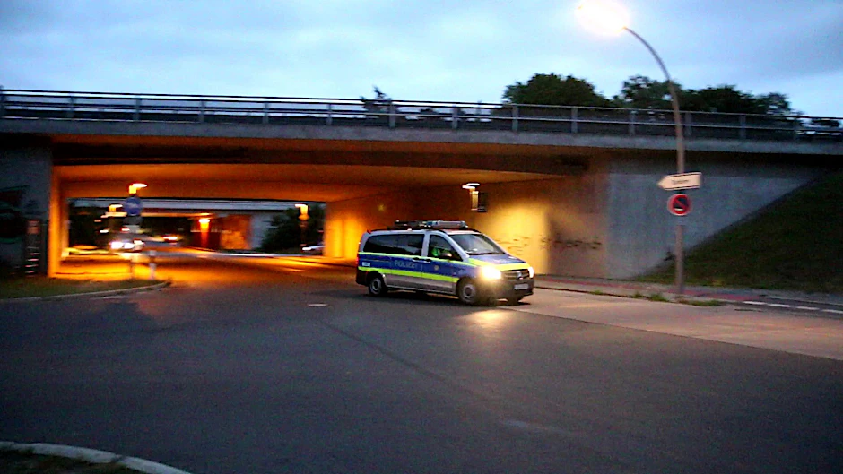 Die Polizei musste auf der Avus in Berlin einen Autokorso stoppen.