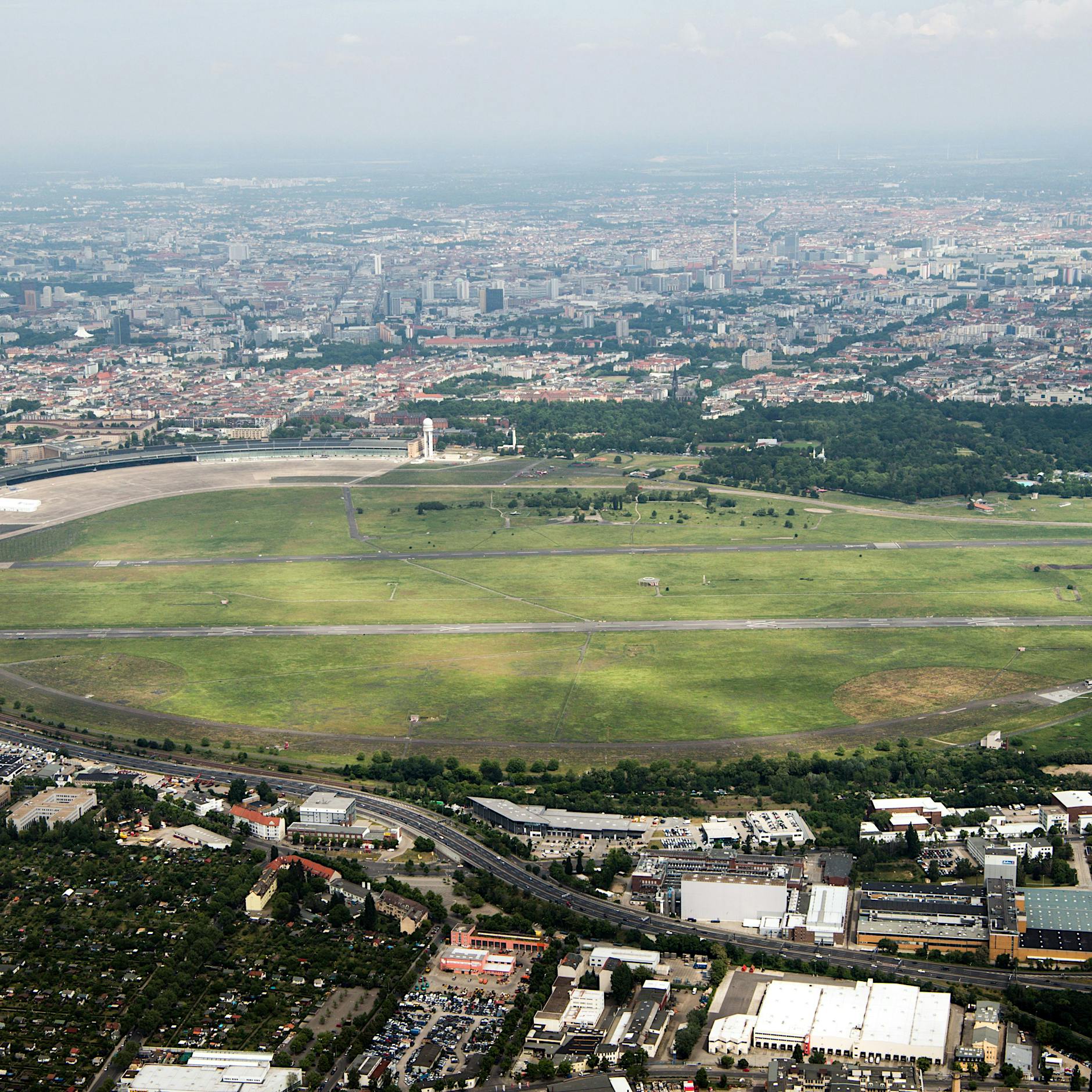 Tempelhofer Feld in Berlin: Wer über die Bebauungspläne mitbestimmen darf, entscheidet der Zufall
