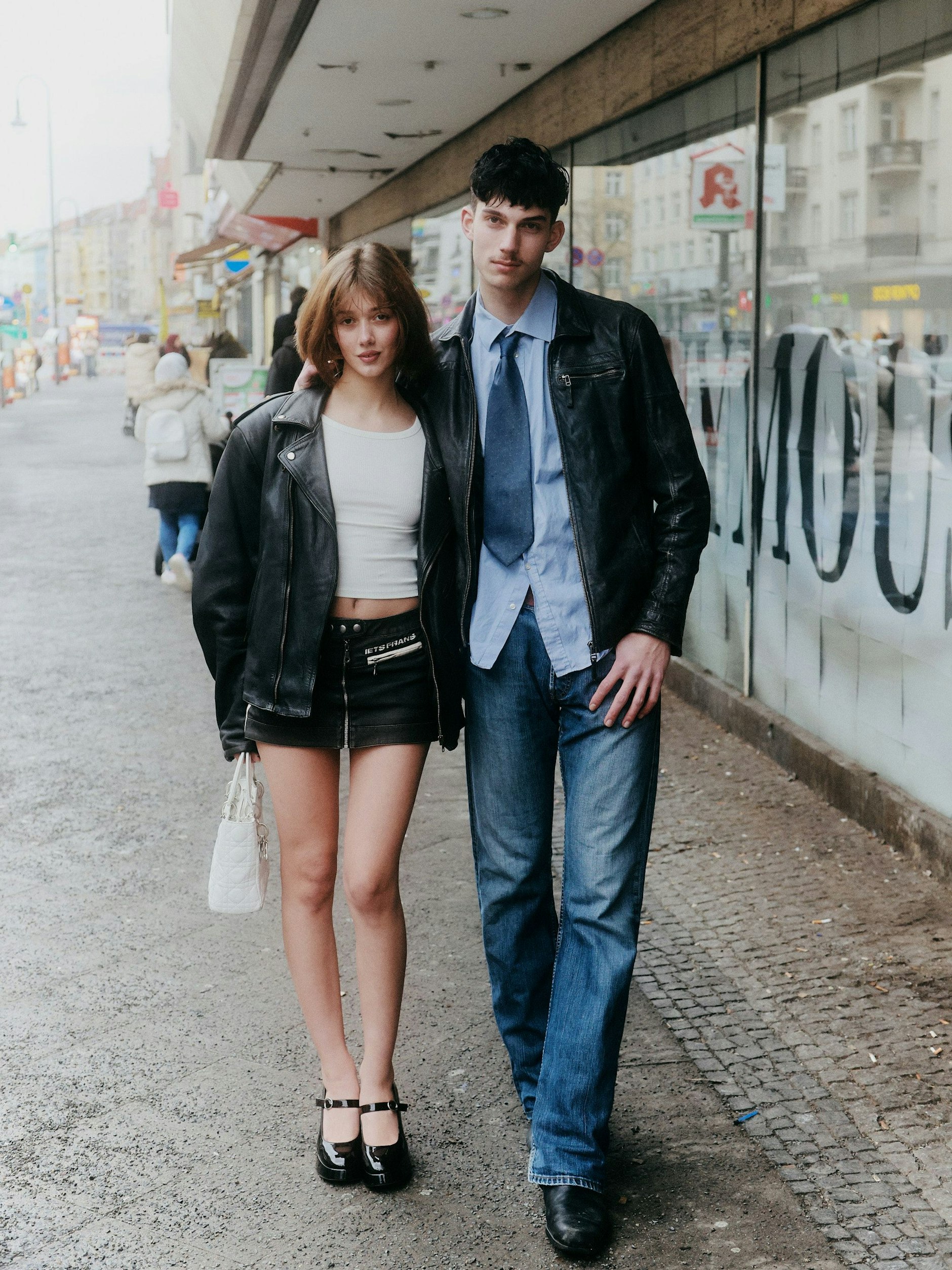 Ein schönes Paar im French Chic: Gaja und David.