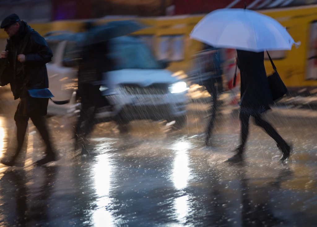 Achtung – Sturm wirbelt durch Berlin und Brandenburg