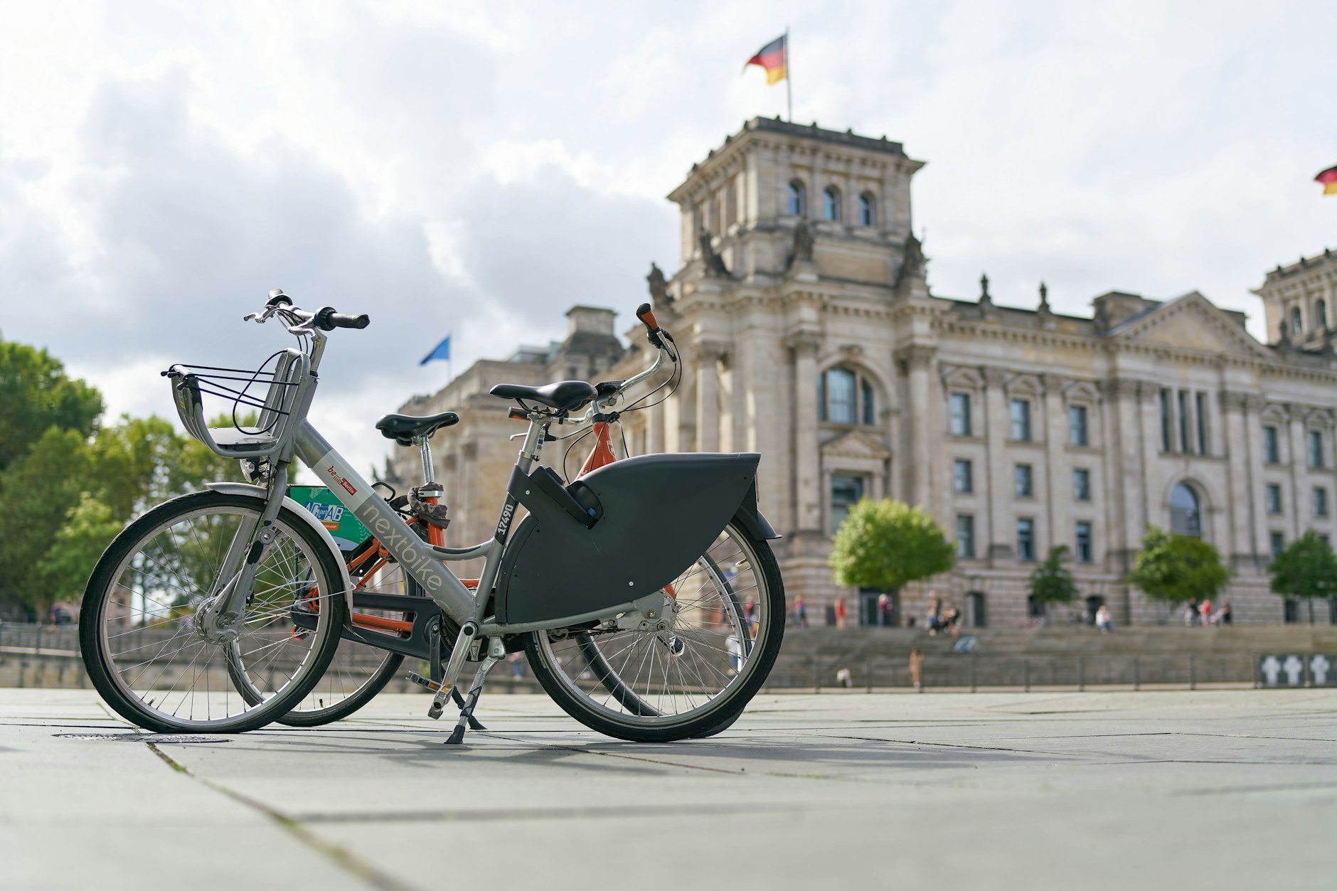 In Berlin gibt es Tausende Leihfahrräder, die im gesamten Stadtgebiet zur Verfügung stehen.
