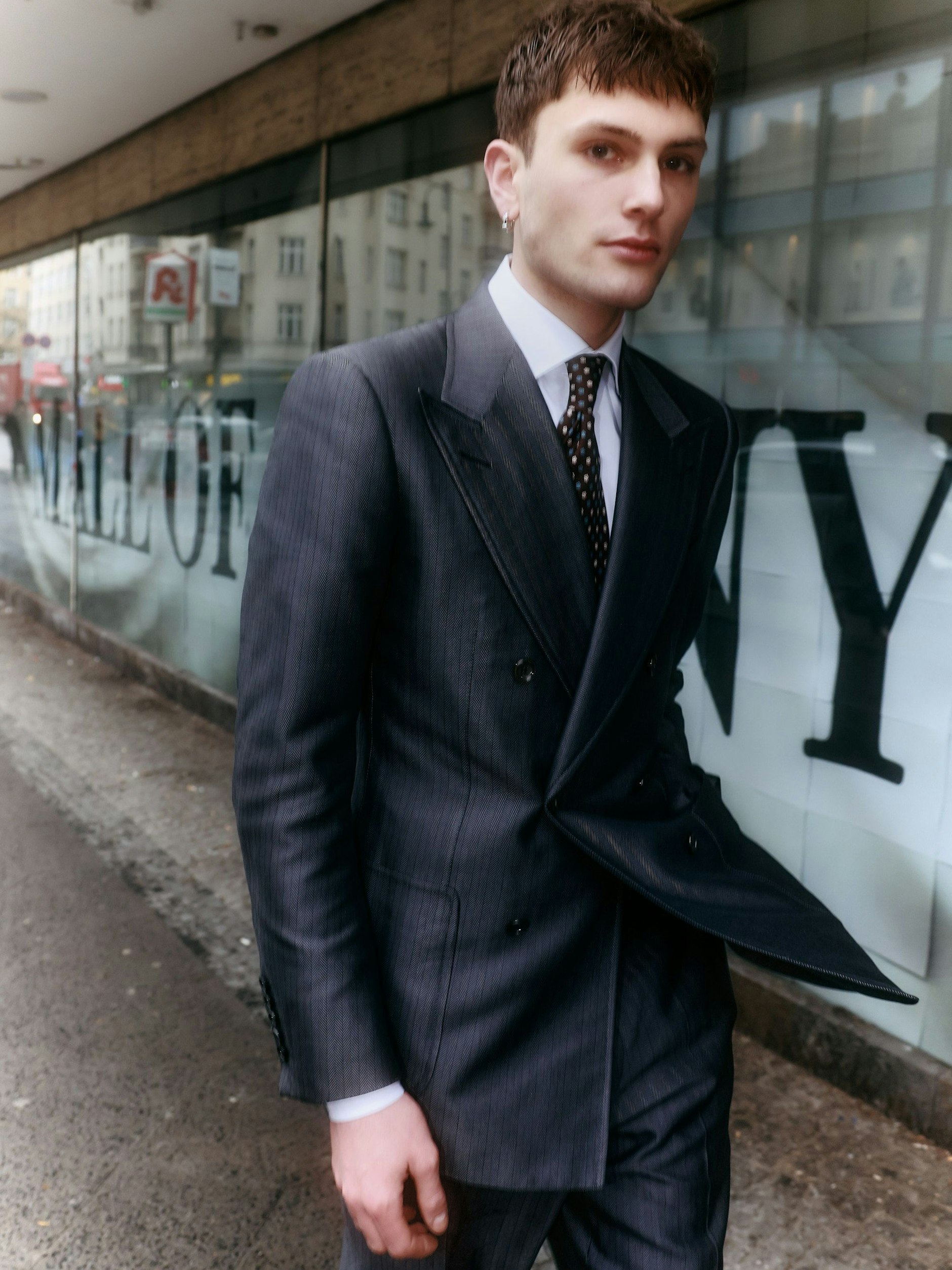 Der Look des Tages: Kilian rockt Neukölln in einem Anzug von Tom Ford.&nbsp;