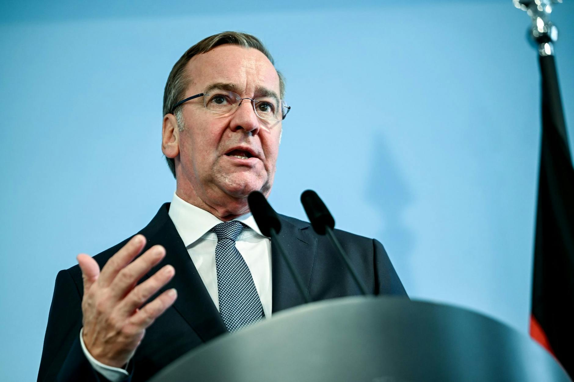 Deutschlands Verteidigungsminister Boris Pistorius (SPD) will eine kriegstüchtige Gesellschaft. Viele Medien scheinen dies auch zu wollen.