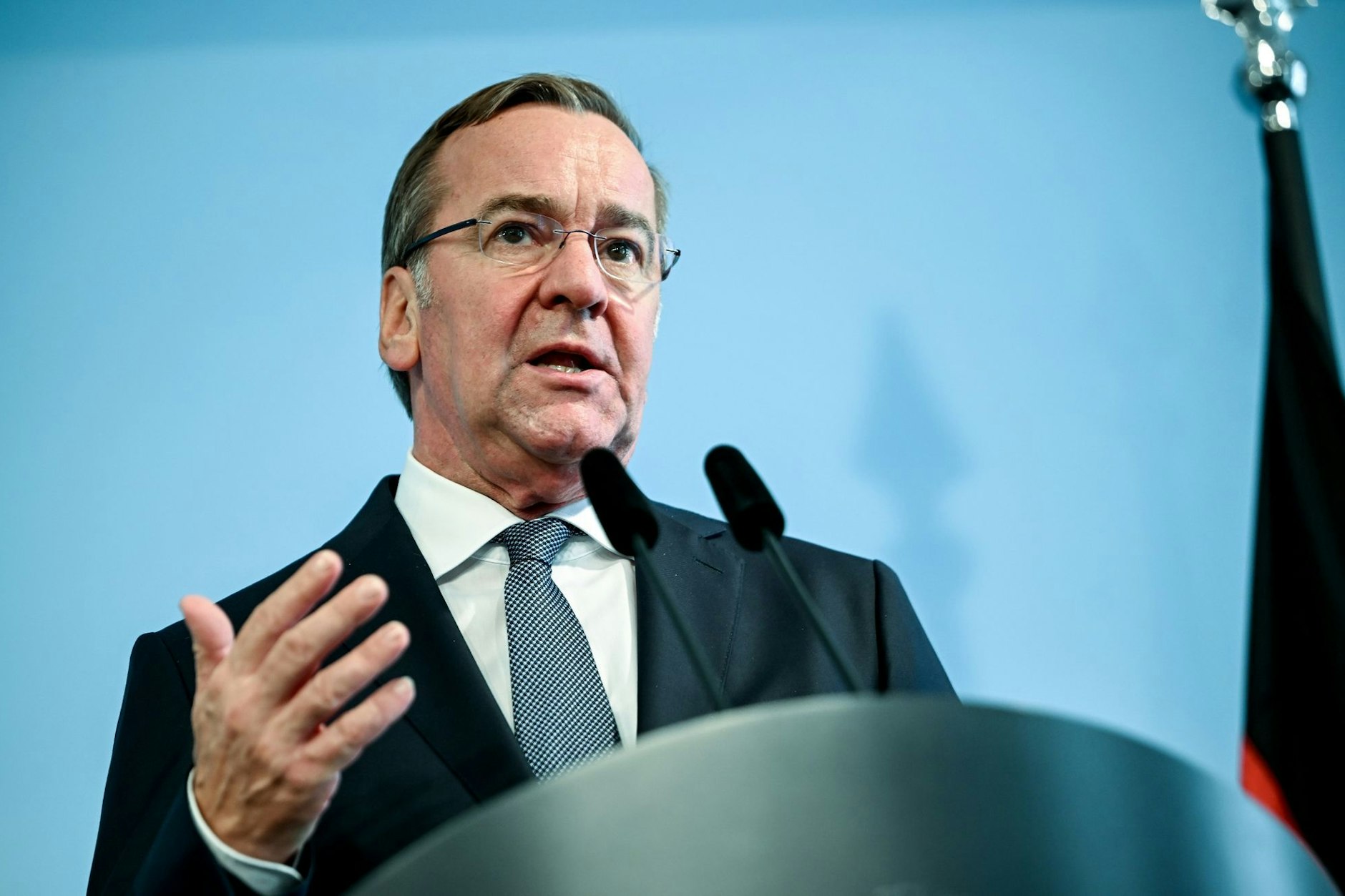 Deutschlands Verteidigungsminister Boris Pistorius (SPD) will eine kriegstüchtige Gesellschaft. Viele Medien scheinen dies auch zu wollen.