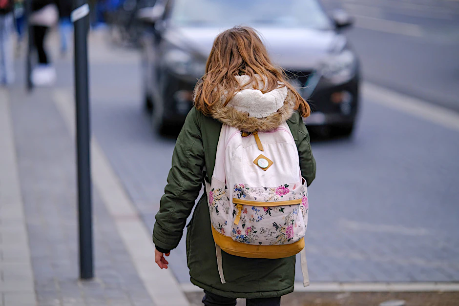 In Erfurt kam zu auf dem Schulweg zu einem Angriff auf ein Kind. Nun warnt die Schulleitung (Symbolfoto).