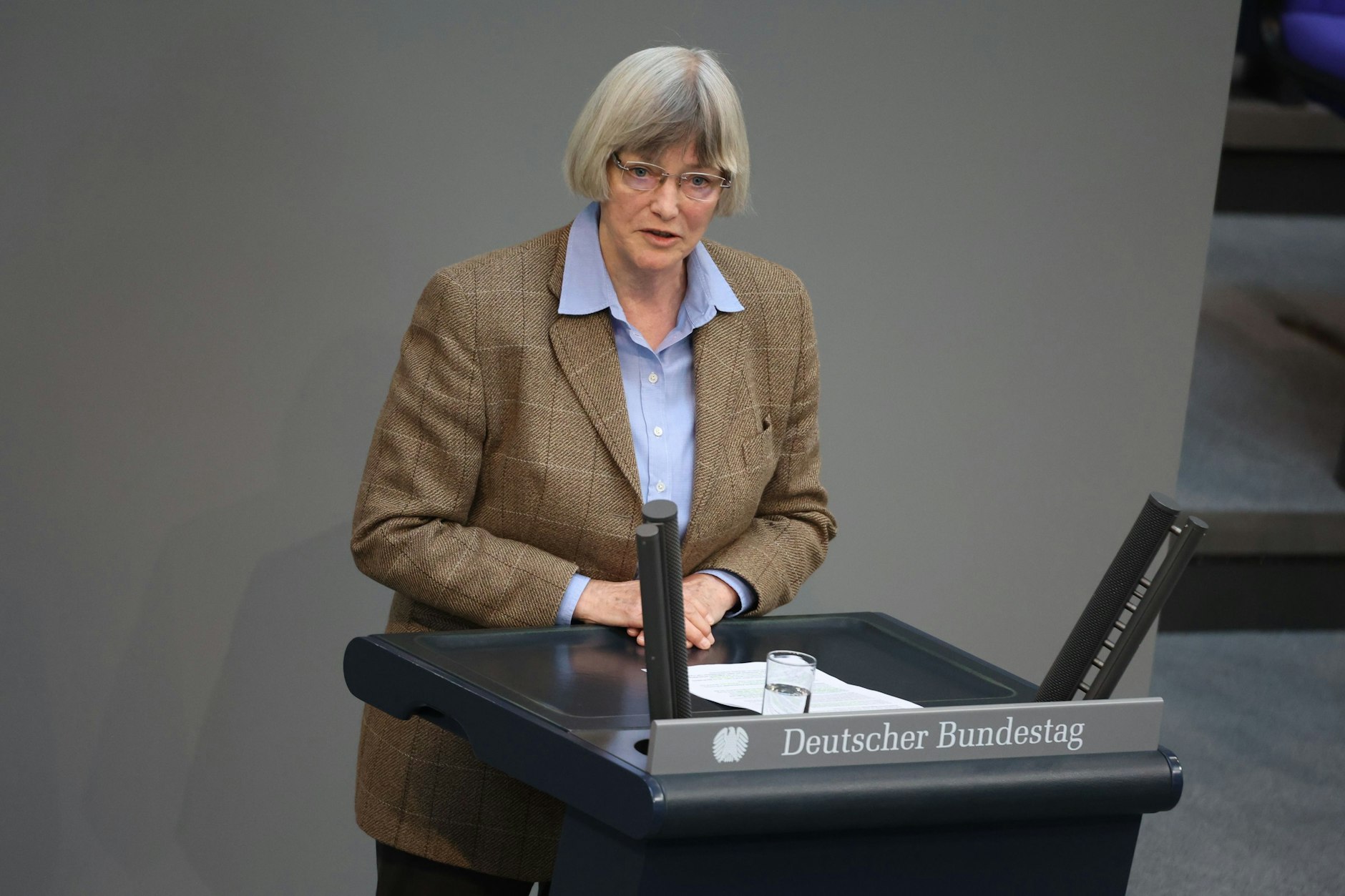 Gerrit Huy (AfD) bei der 100. Sitzung des Deutschen Bundestages.