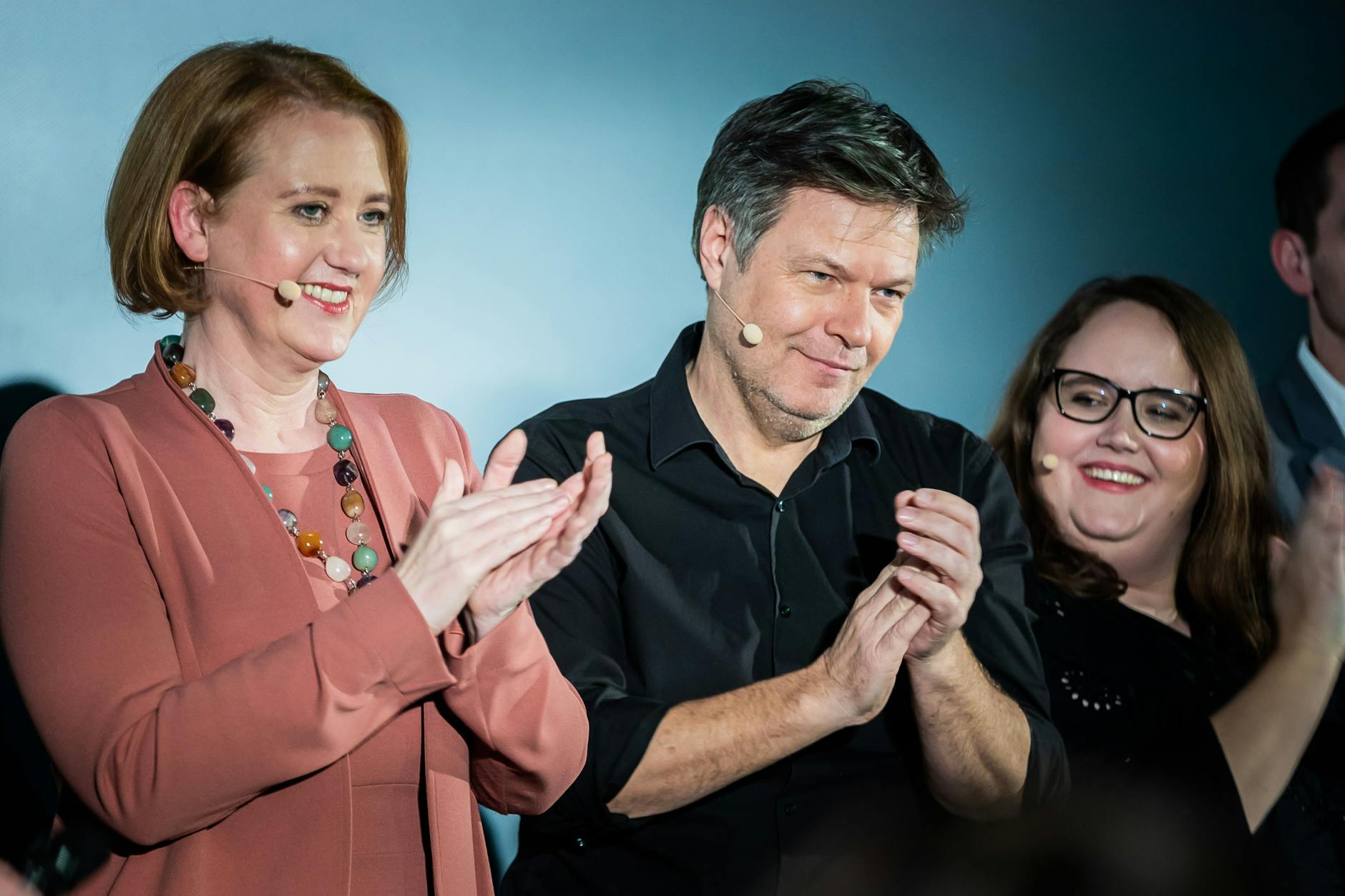 Lisa Paus (v.l.), Robert Habeck und Ricarda Lang beim Wahlkampf-Höhepunkt der Grünen in Pankow.