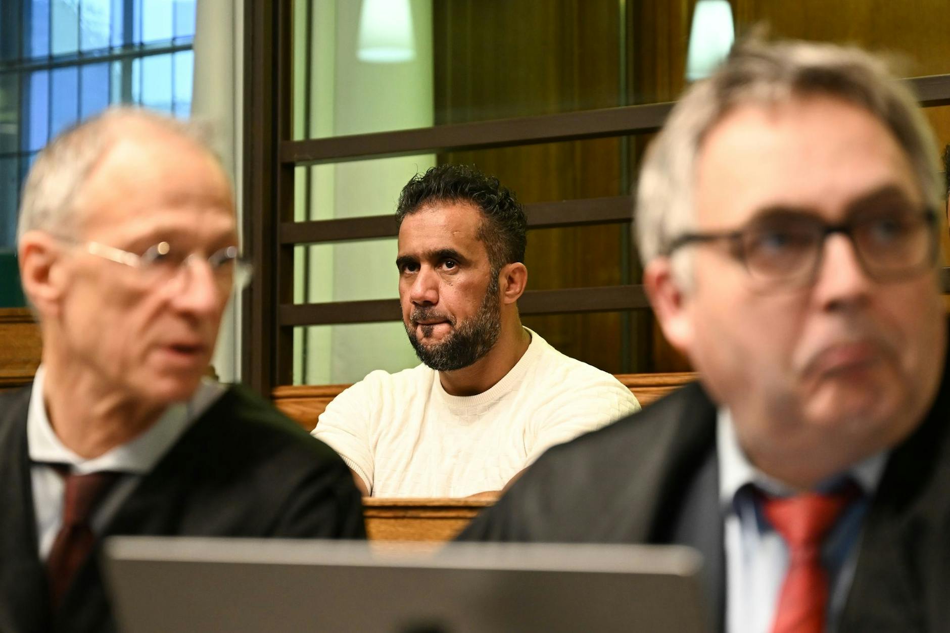 Bushidos Ex-Manager, Arafat Abou-Chaker, ist von den Hauptvorwürfen freigesprochen worden. Pool/dpa