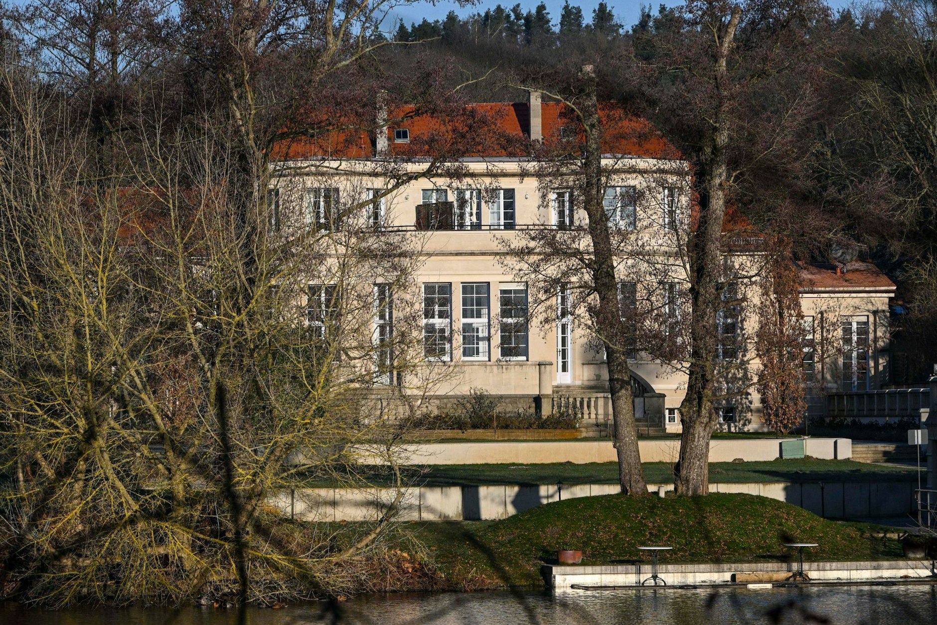 Blick auf das Gästehaus am Lehnitzsee: Dort hatte ein Treffen radikaler Rechter stattgefunden. 