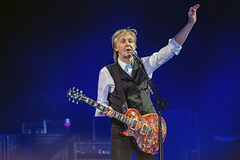 ARCHIV - In einer BBC-Sendung erinnert Paul McCartney an Buddy Holly und seinen Einfluss auf die Beatles.  