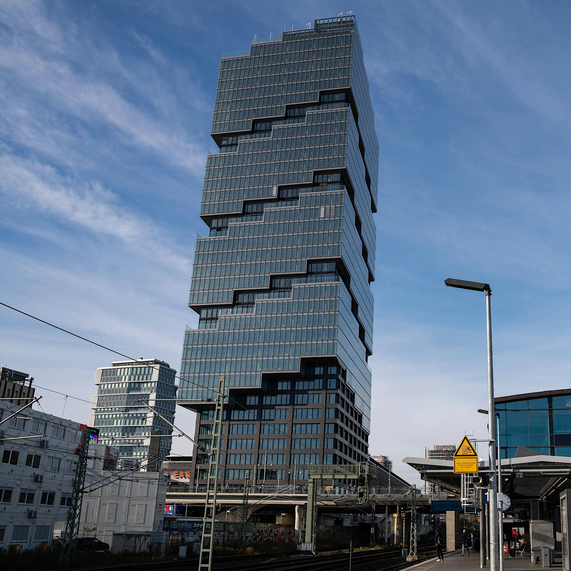 Amazon Tower in Berlin – Bündnis setzt Proteste fort: „Hören erst auf, wenn der Konzern zerschlagen ist“