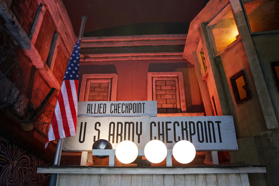 Von Checkpoint Charlie bis Cabaret: Gefangen im Escape-Room der 60er-Jahre