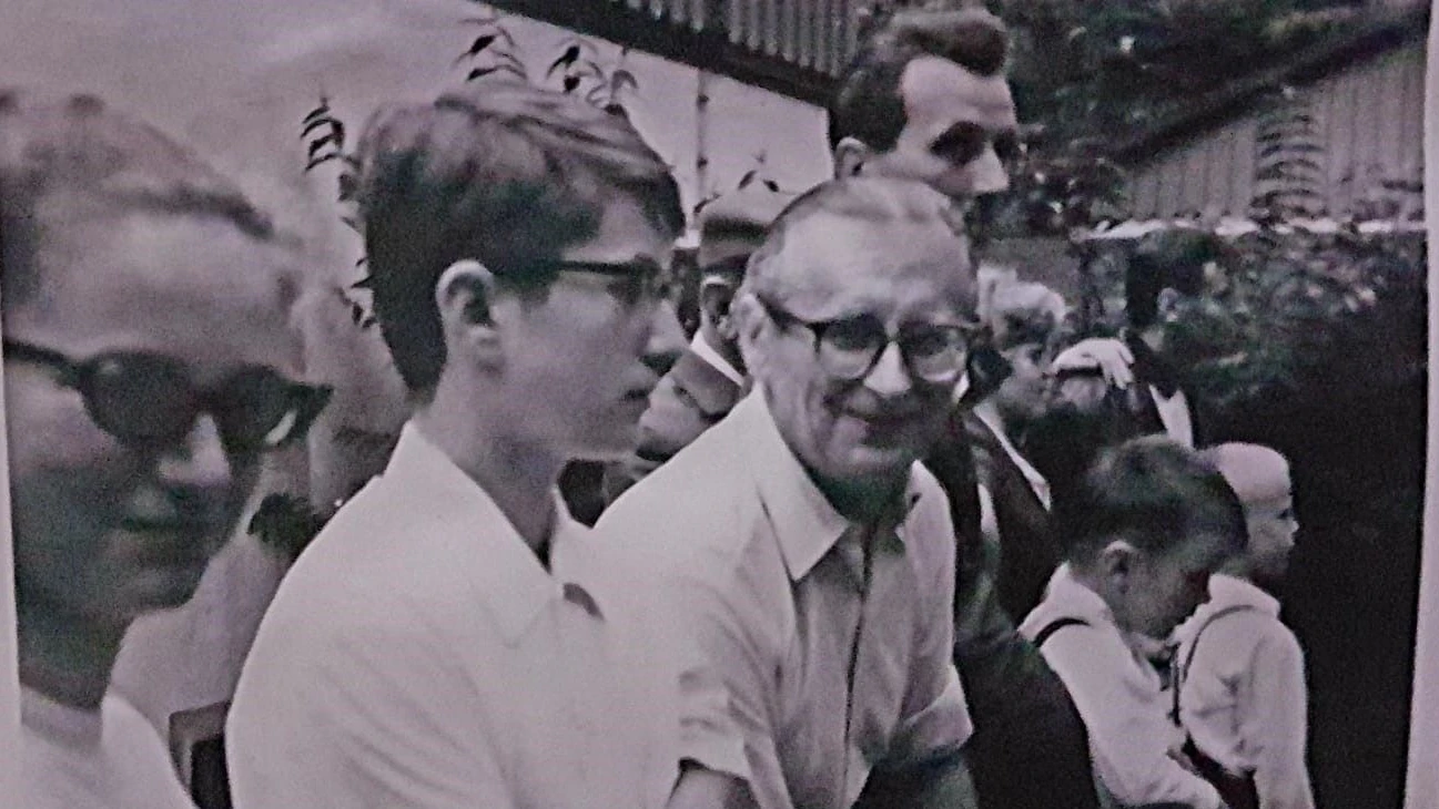 Der Tierpark Berlin ist ihre große Liebe. Das Foto von 1968 zeigt Ulrike Barthel mit ihrem Bruder und dem Vater beim Besuch des Alfred-Brehm-Hauses.