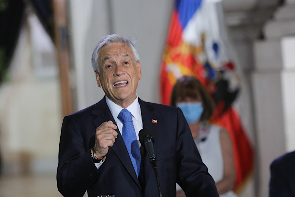 Sebastián Piñera, ehemaliger Präsident von Chile, spricht 2021 auf einer Pressekonferenz im Regierungspalast.