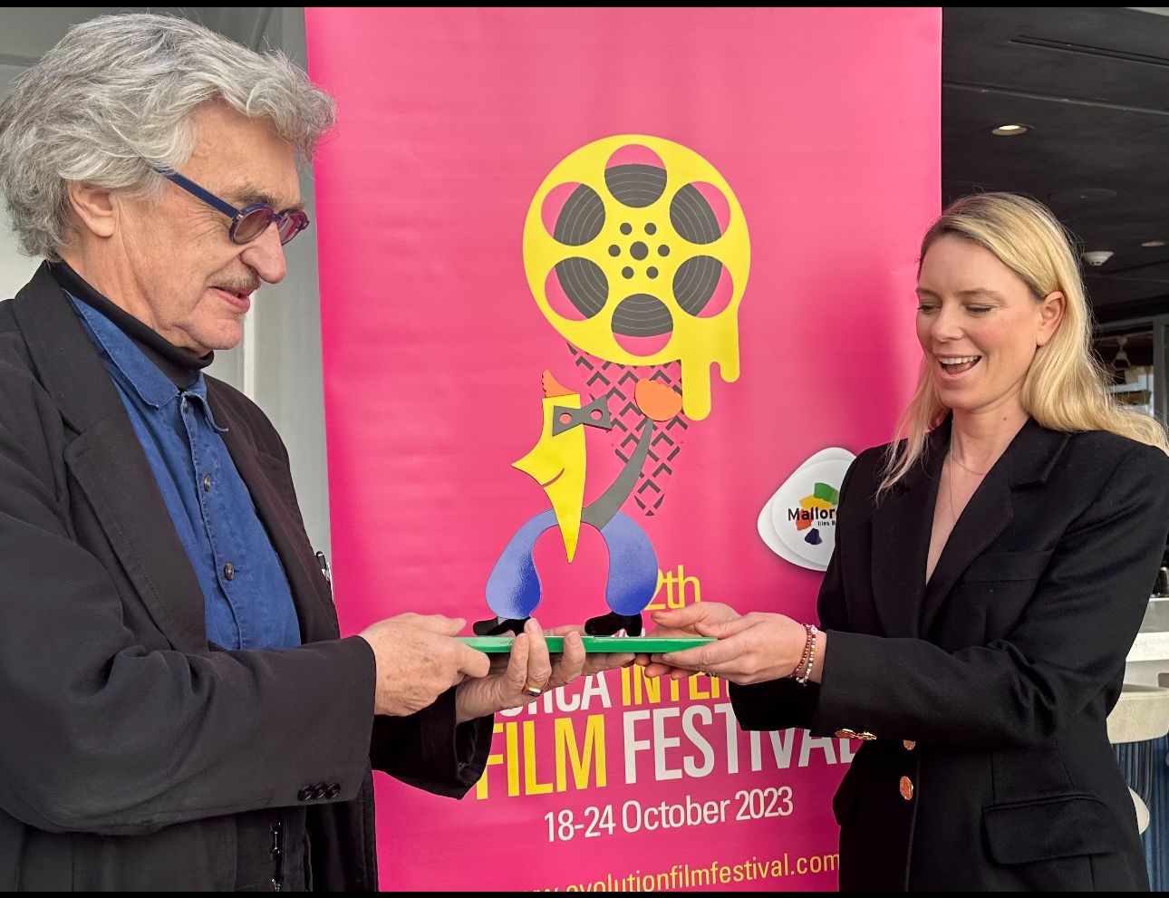 Berlinerin überreicht Star-Regisseur Wim Wenders Filmpreis in Hollywood