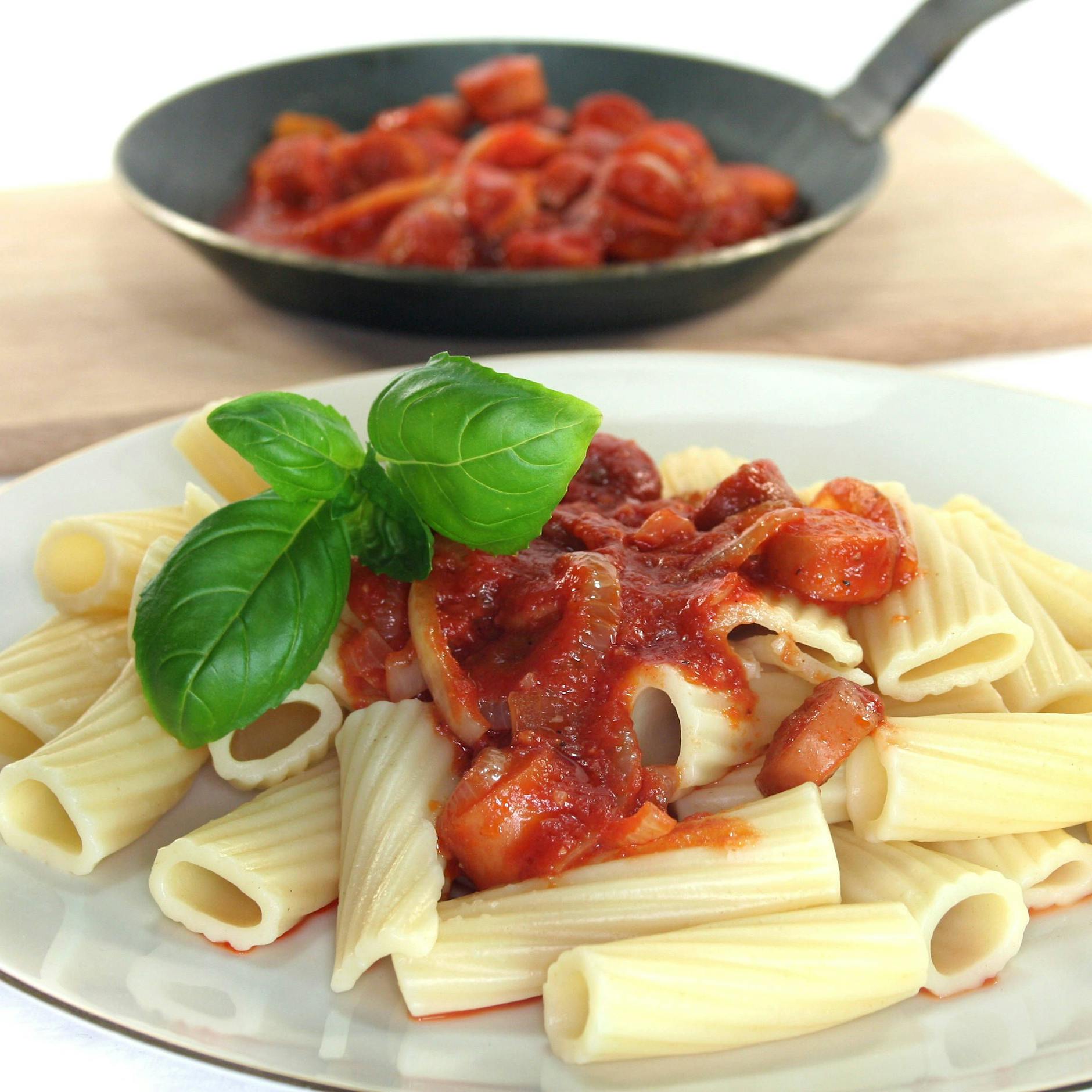 Leckeres Rezept für Wurstgulasch: Dieses simple DDR-Rezept schmeckt nach Kindheit!