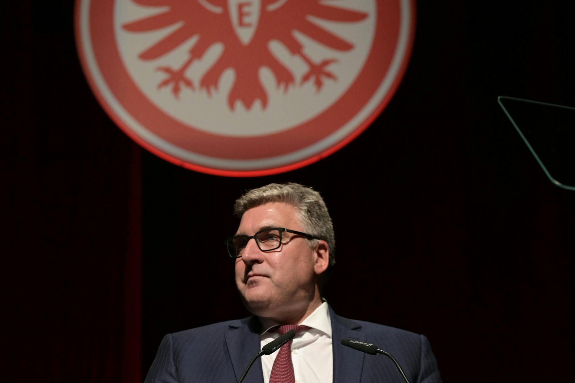 Axel Hellmann, Vorstandsboss von Eintracht Frankfurt wetterte gegen Hertha BSC wegen der Tennisball-Proteste der Fans.