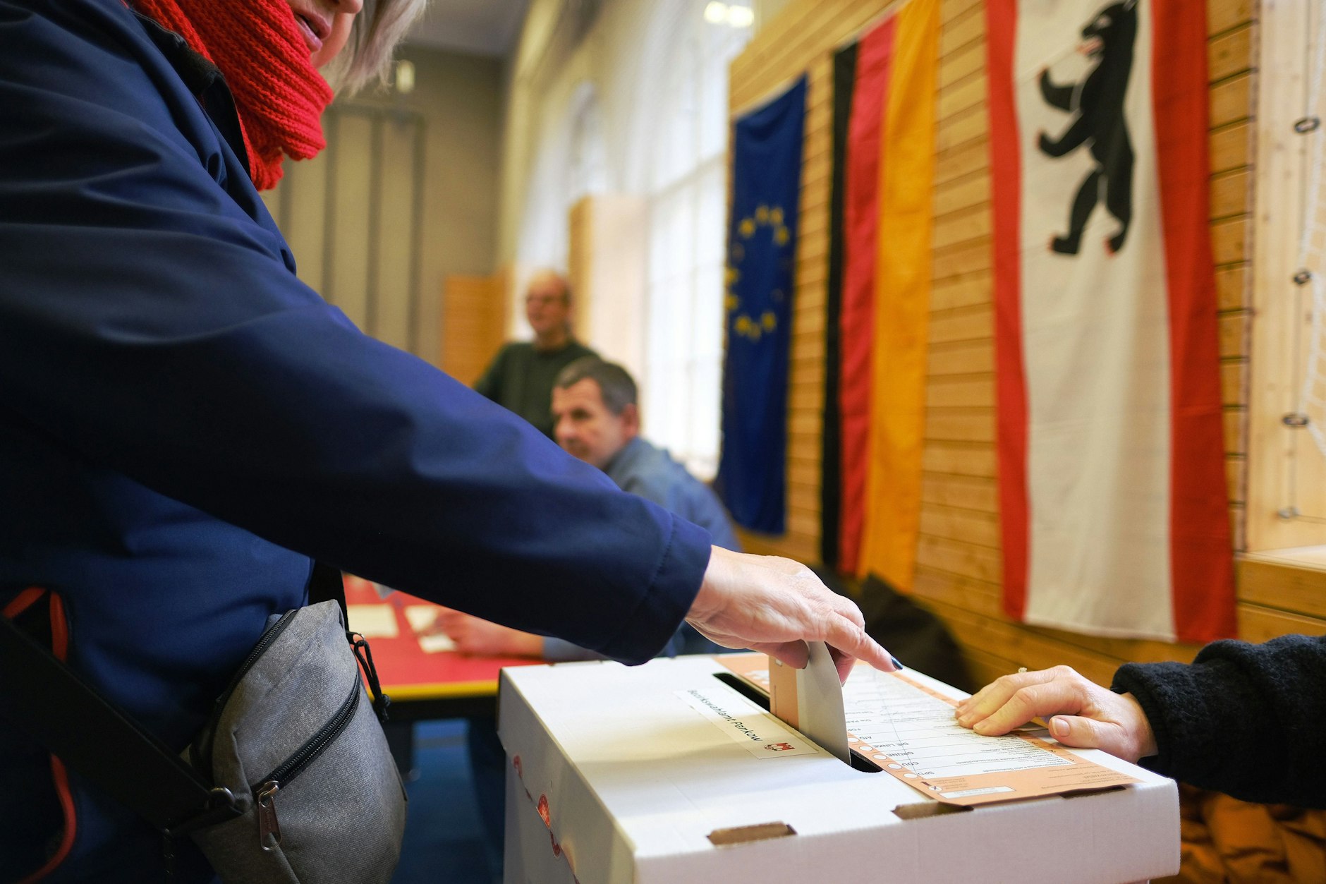 Stimmabgabe in einem Wahllokal in Pankow: Auch dort wird am Sonntag (11. Februar) wieder gewählt.