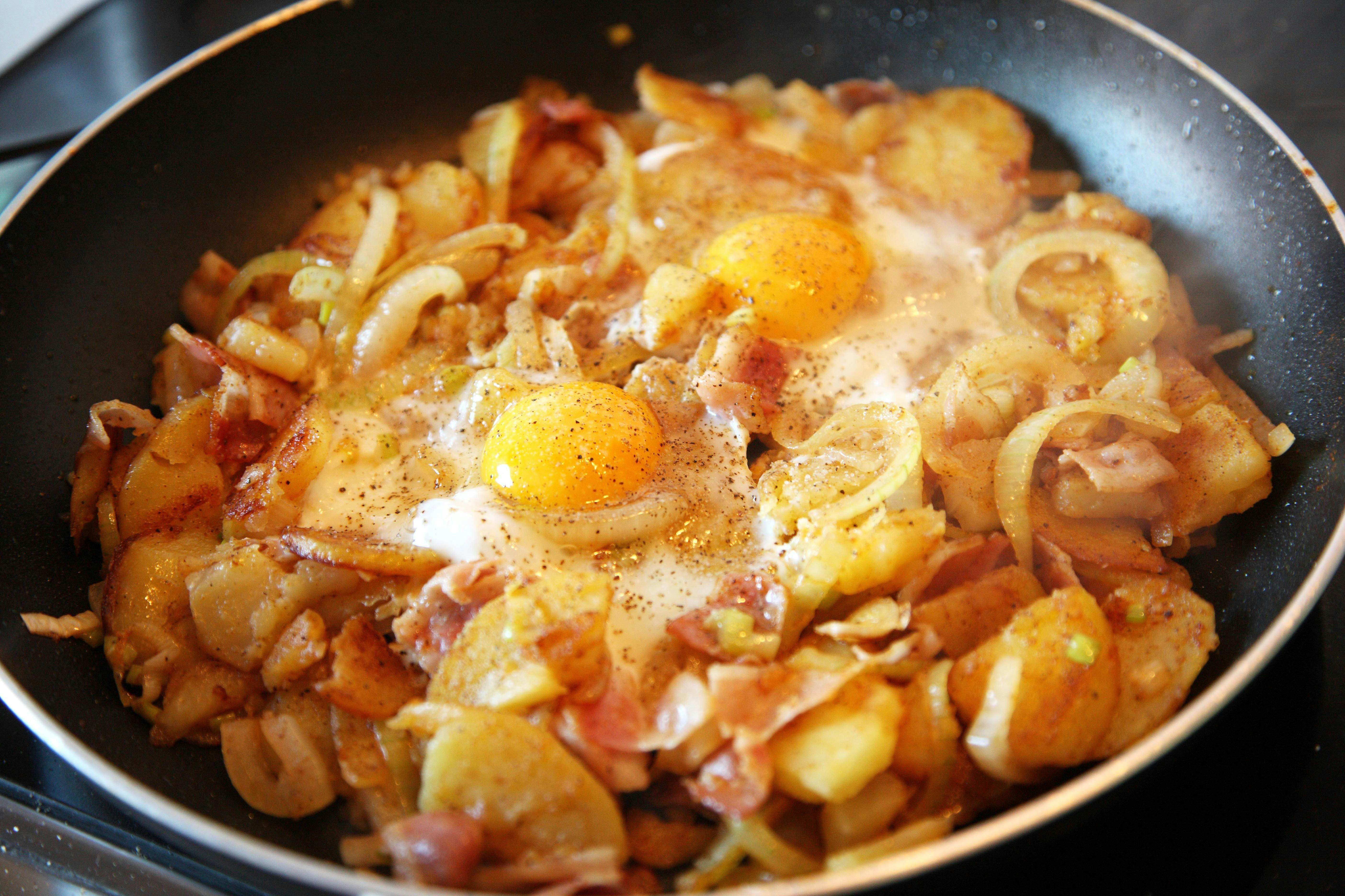 Bauernfrühstück Rezept: Deftiger Klassiker wie aus der Dorfschänke