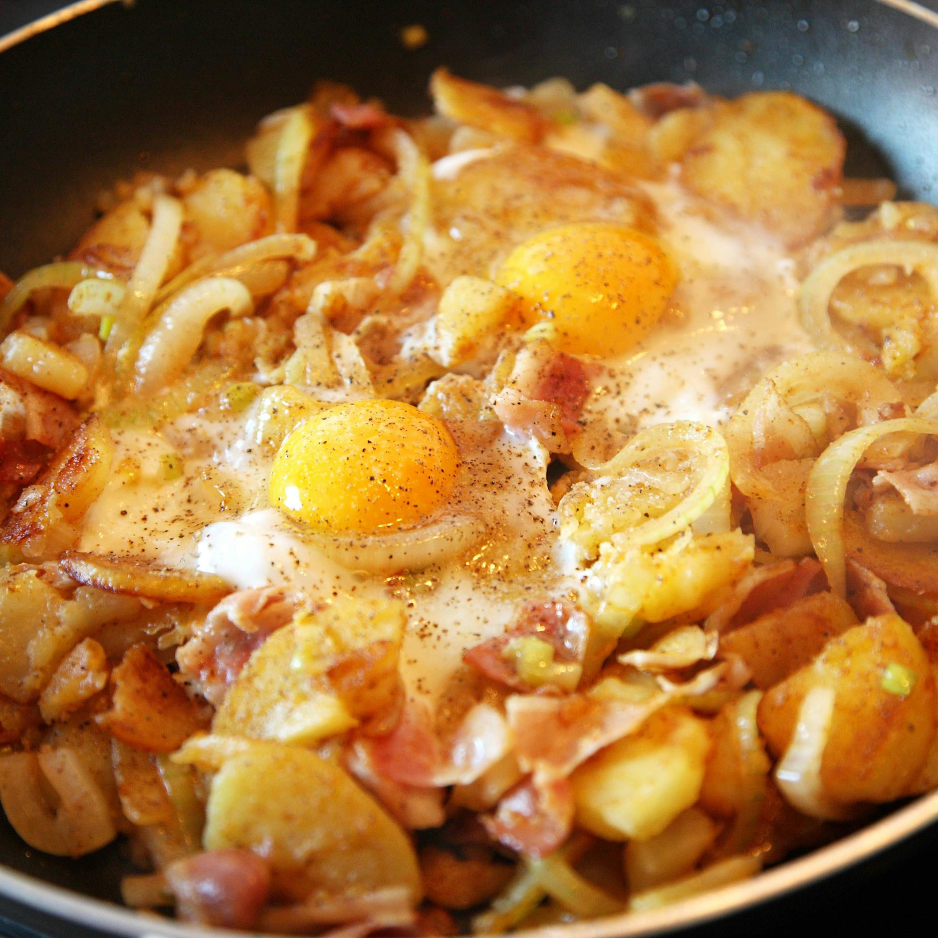 Bauernfrühstück Rezept: Deftiger Klassiker wie aus der Dorfschänke