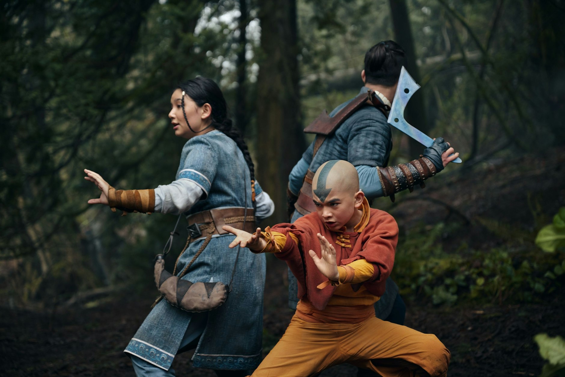 Katara, Aang und Sokka in der Realverfilmung von „Avatar – Der Herr der Elemente“.