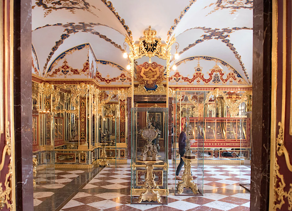 Das Juwelenzimmer im Historischen Grünen Gewölbe im Dresdner Schloss der Staatlichen Kunstsammlungen Dresden (SKD).