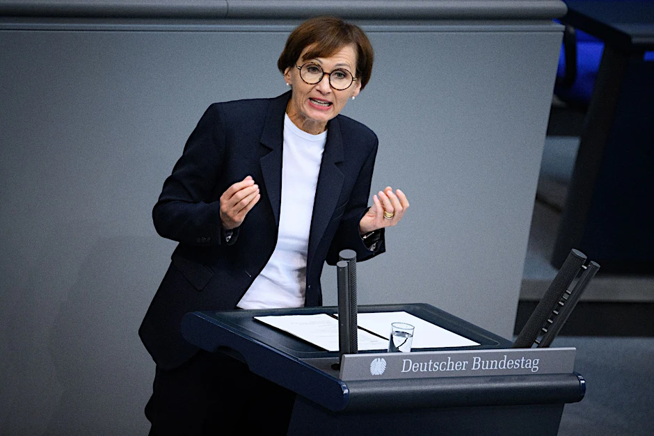 ARCHIV - Hochschulen seien zwar Orte maximaler Freiheit, aber keine rechtsfreien Räume, so Bildungsministerin Bettina Stark-Watzinger (FDP).  