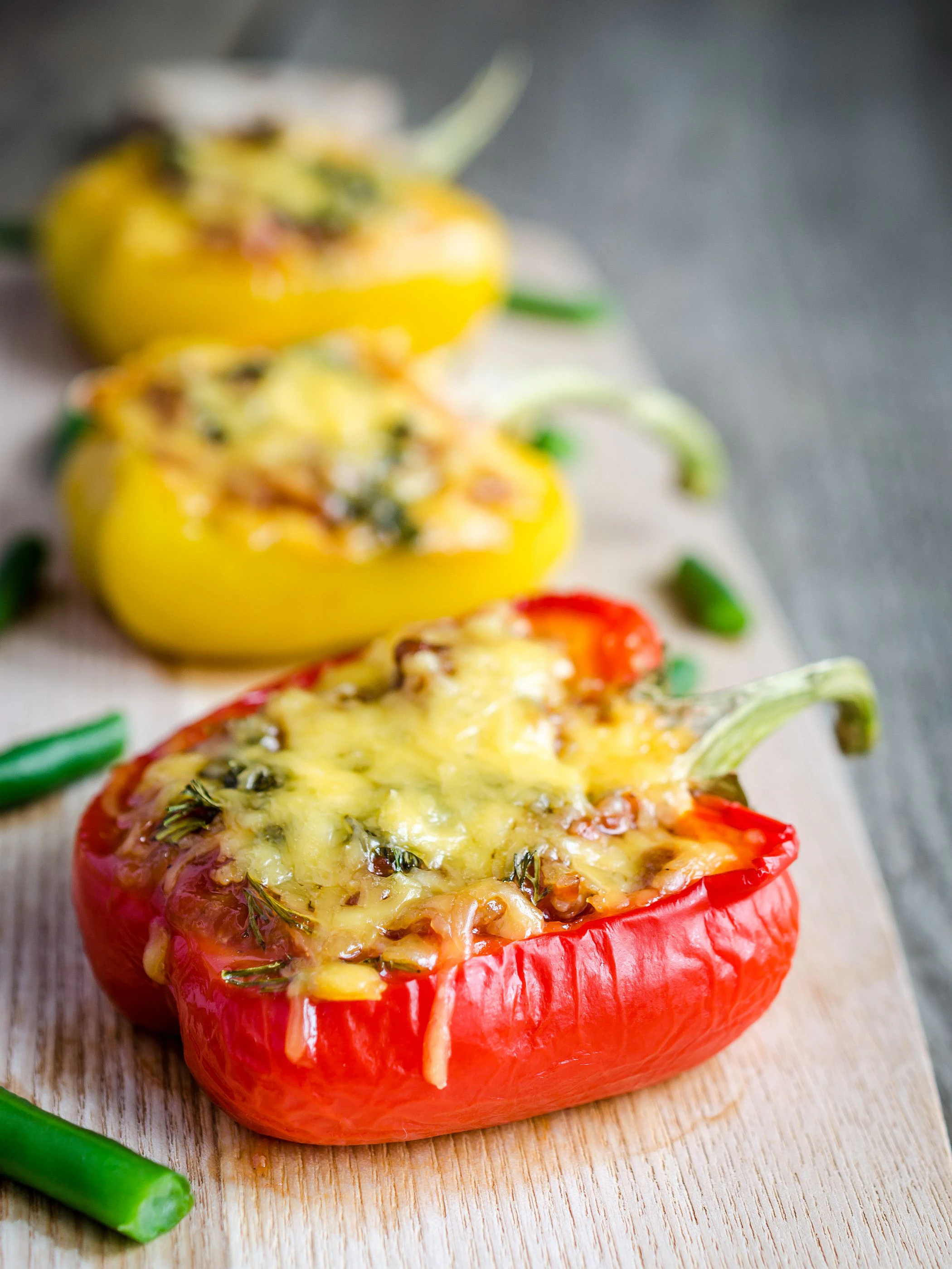 Bei der Füllung für die Paprikaschoten können Sie kreativ werden - und vom Rezept abweichen. Erlaubt ist, was schmeckt!
