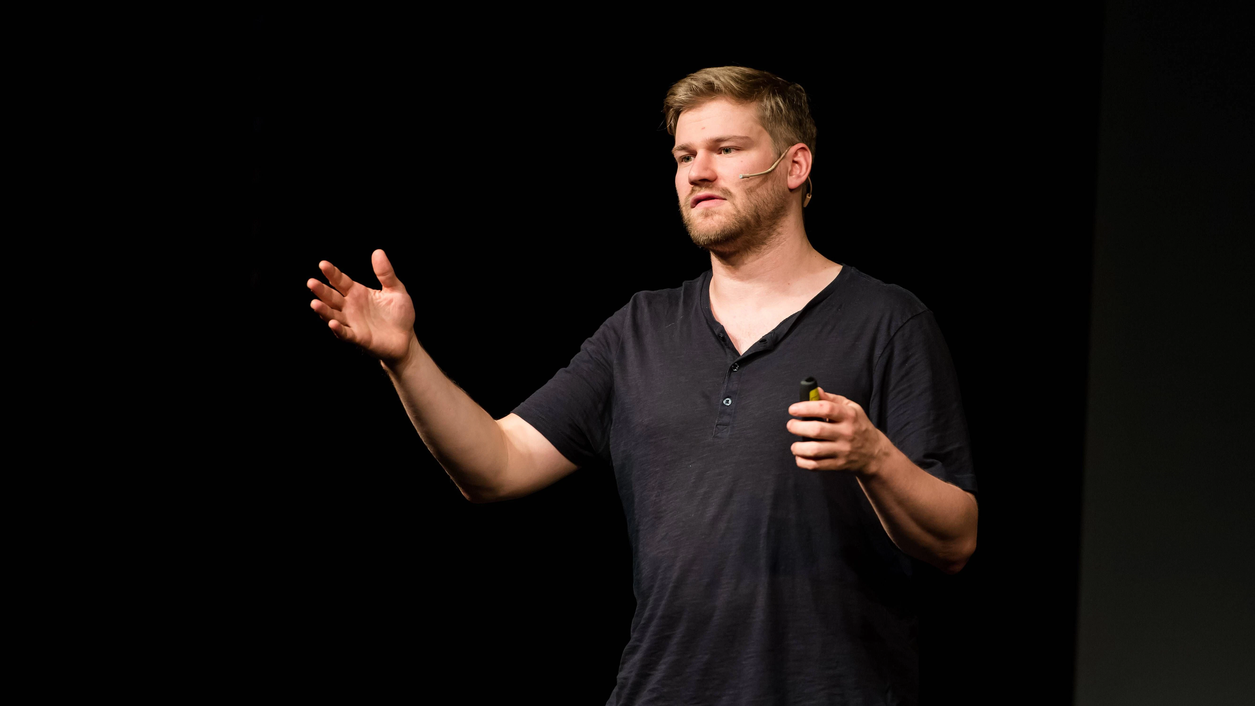 Comedian Shahak Shapira, der Bruder des angegriffenen Studenten.
