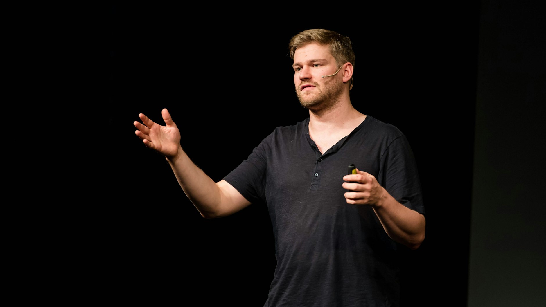 Comedian Shahak Shapira, der Bruder des angegriffenen Studenten.