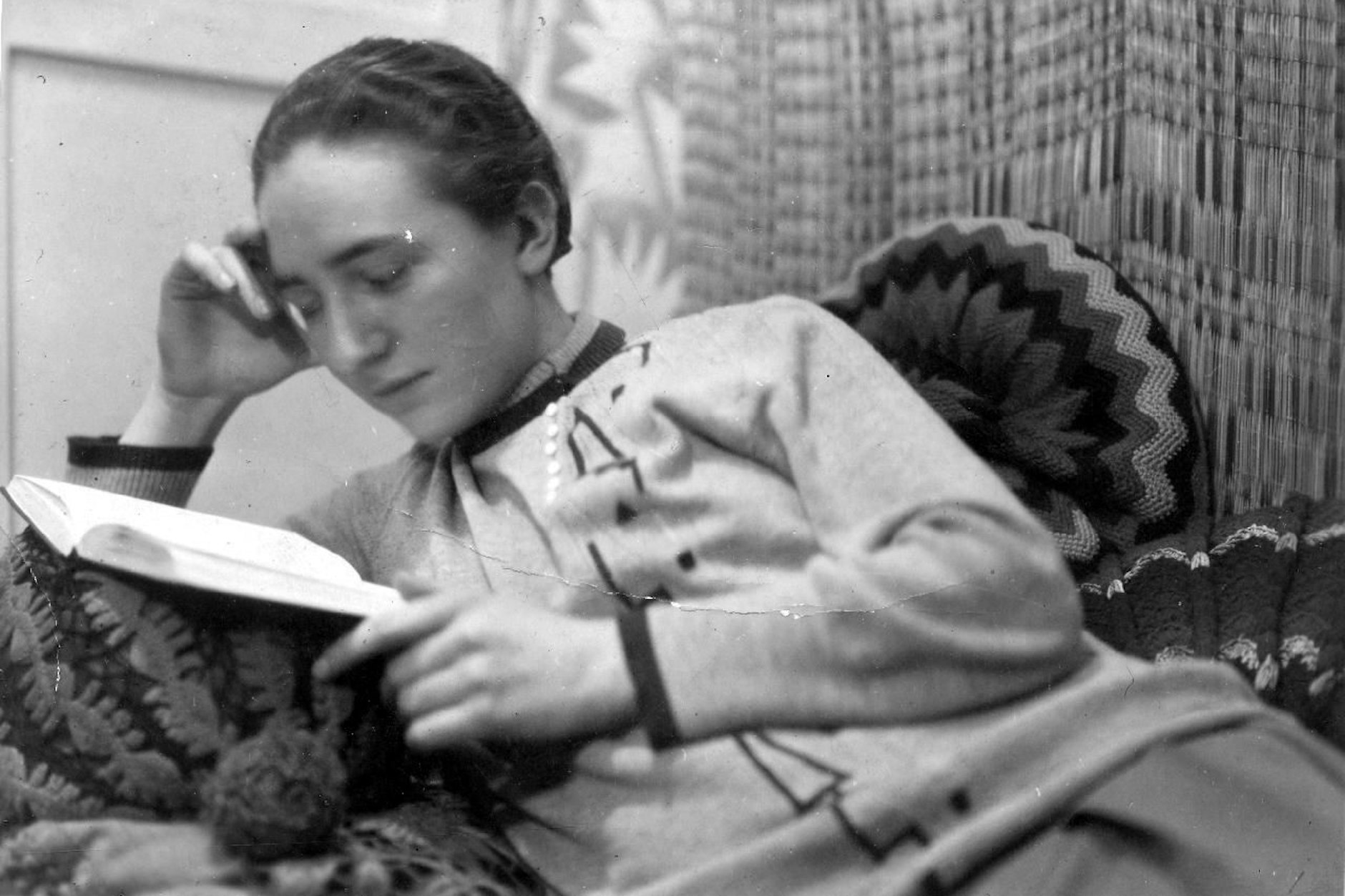 Als Betti Gertrud Käthe Hilda Rake wird sie geboren, als Hilde Coppi bekannt. Das Foto zeigt die Berlinerin um 1930. Zehn Jahre später nehmen sie und ihr Mann Hans Kontakt zum NS-Widerstandsnetzwerk „Rote Kapelle“ auf.