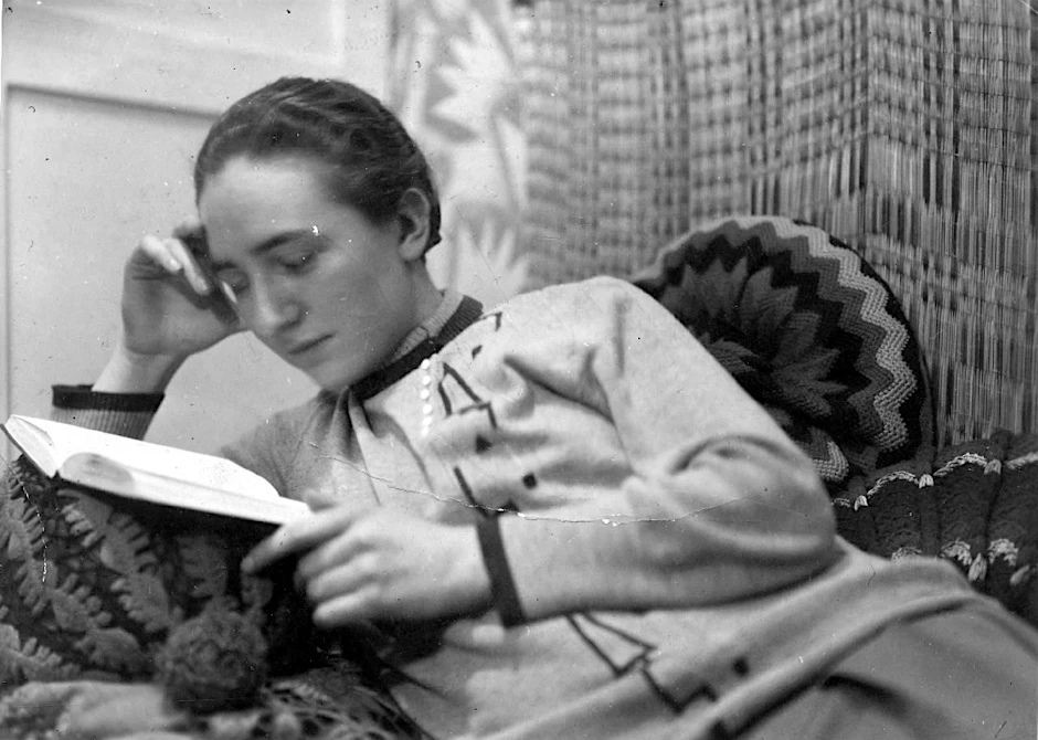 Als Betti Gertrud Käthe Hilda Rake wird sie geboren, als Hilde Coppi bekannt. Das Foto zeigt die Berlinerin um 1930. Zehn Jahre später nehmen sie und ihr Mann Hans Kontakt zum NS-Widerstandsnetzwerk „Rote Kapelle“ auf.